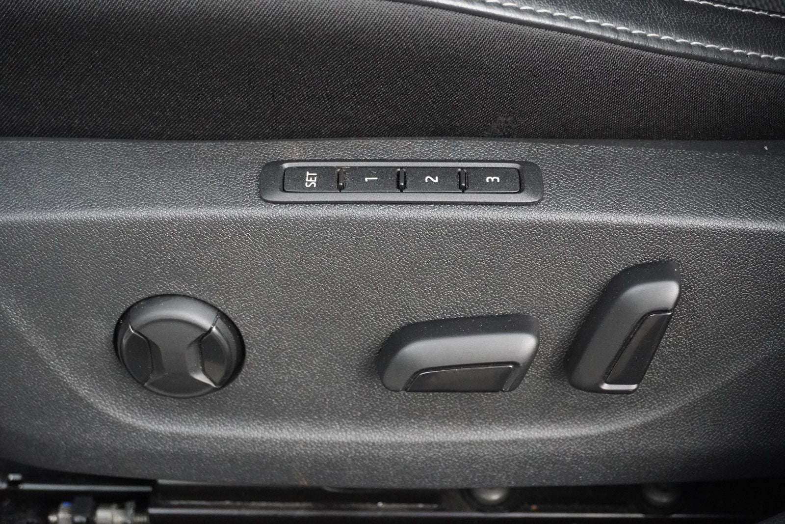 Skoda Octavia Combi 2.0 TDI Style - Samsaru's Car Outlet