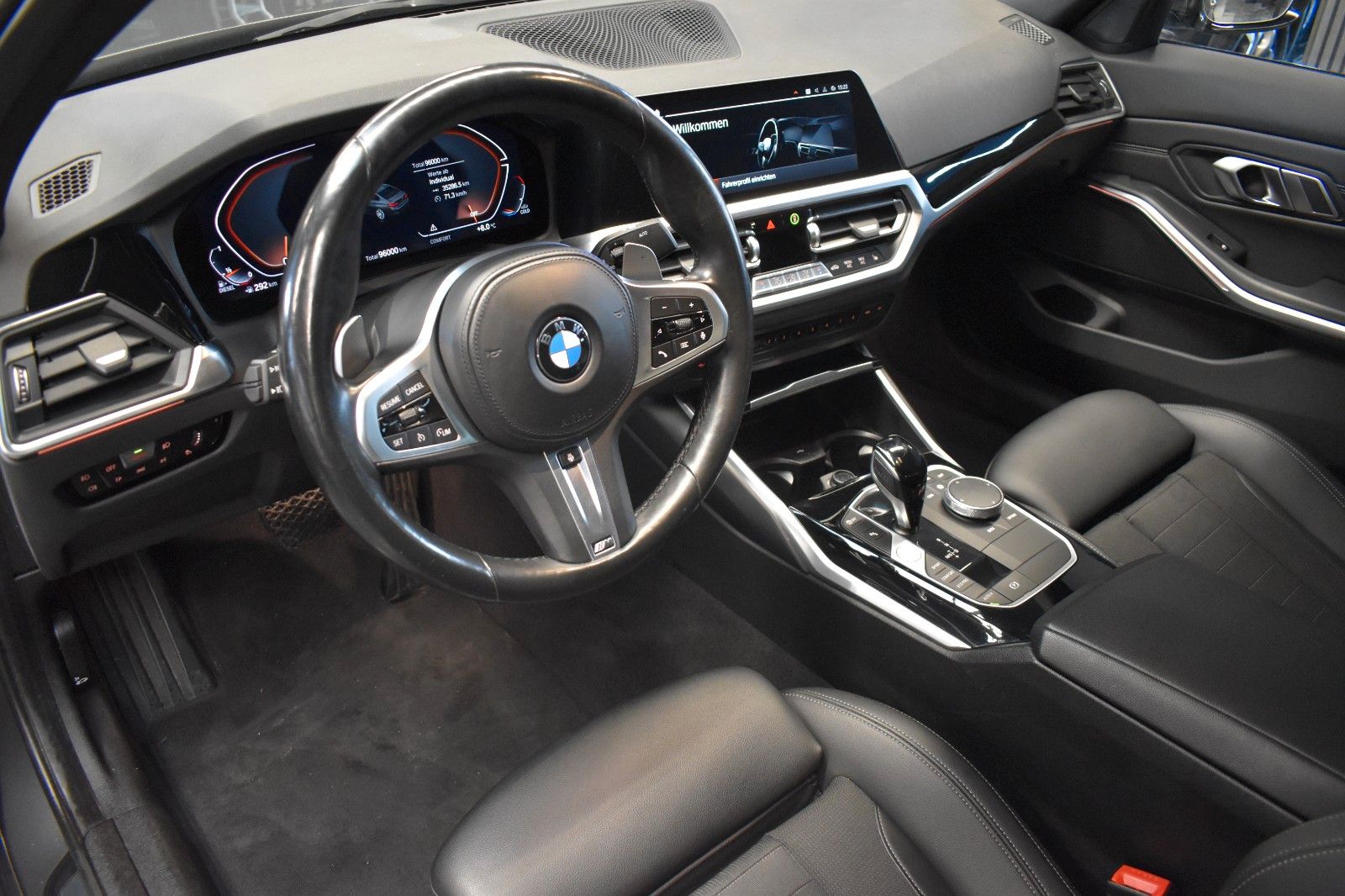 BMW 320 d xDrive SPORT LINE*M LENKRAD*AHK*LED*NAVI*