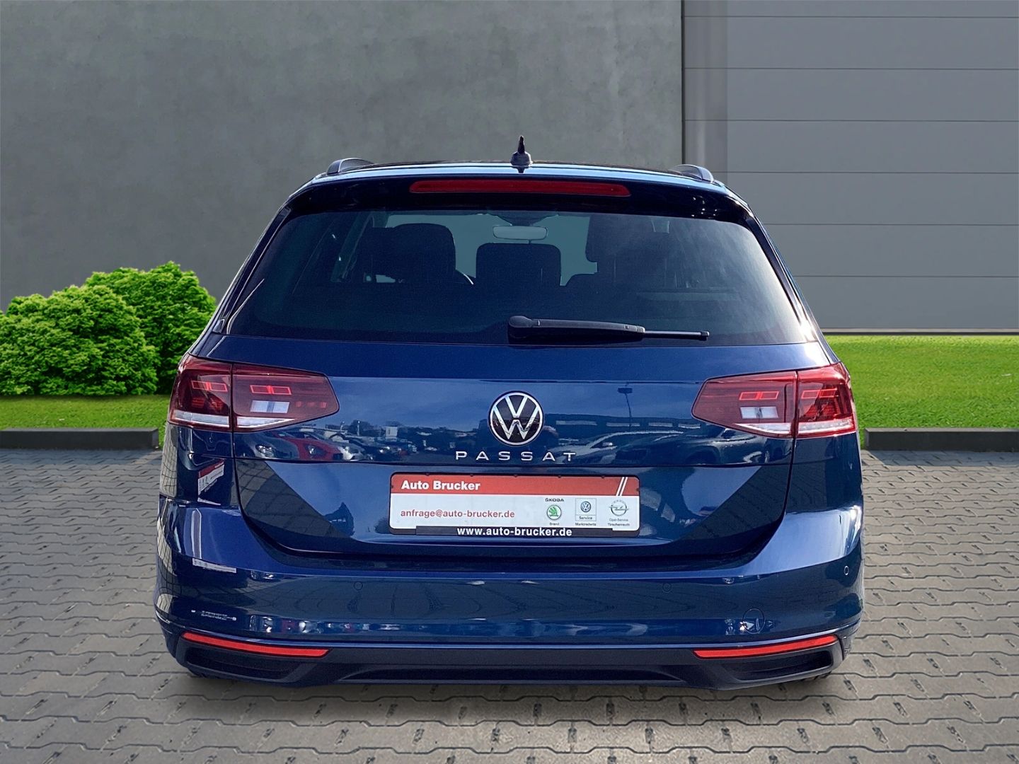 Volkswagen Passat Variant Business 2.0 TDI - Samsaru's Car Outlet