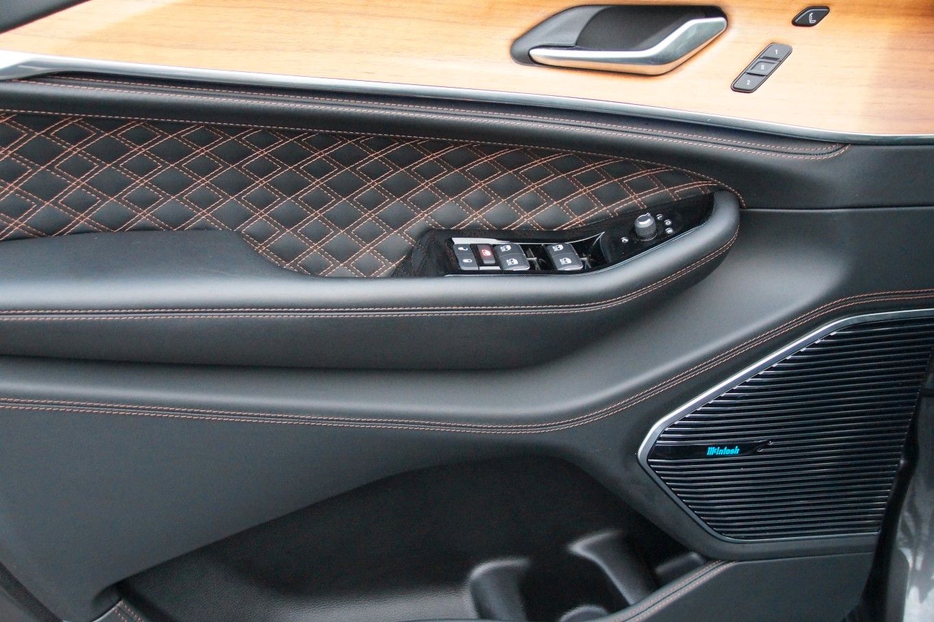 Jeep Summit Reserve Pl*1HAND*NEUWERTIG*VOLL* NP 107.
