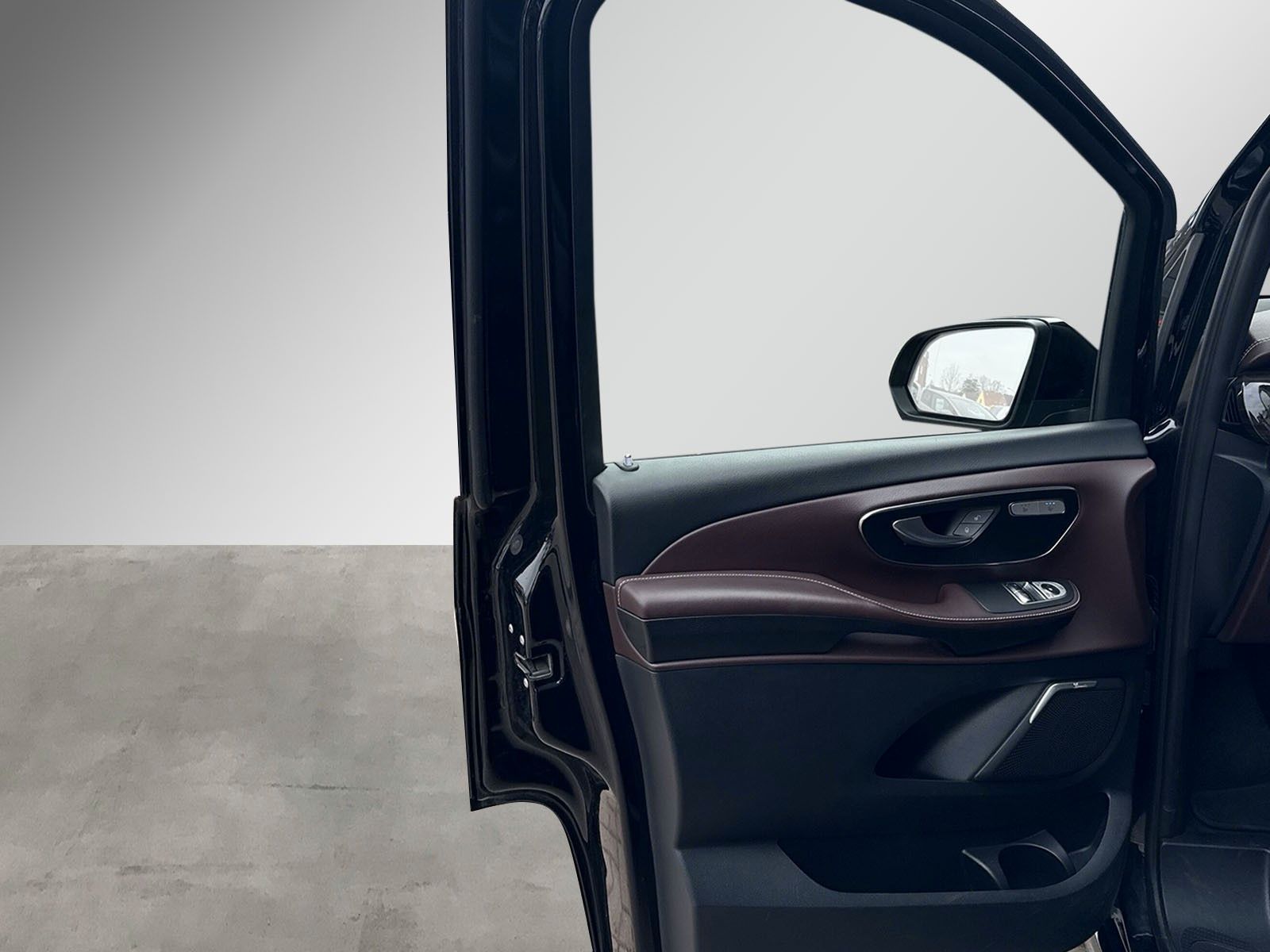 Mercedes-Benz V 250 AMG-Line - Samsaru's Car Outlet