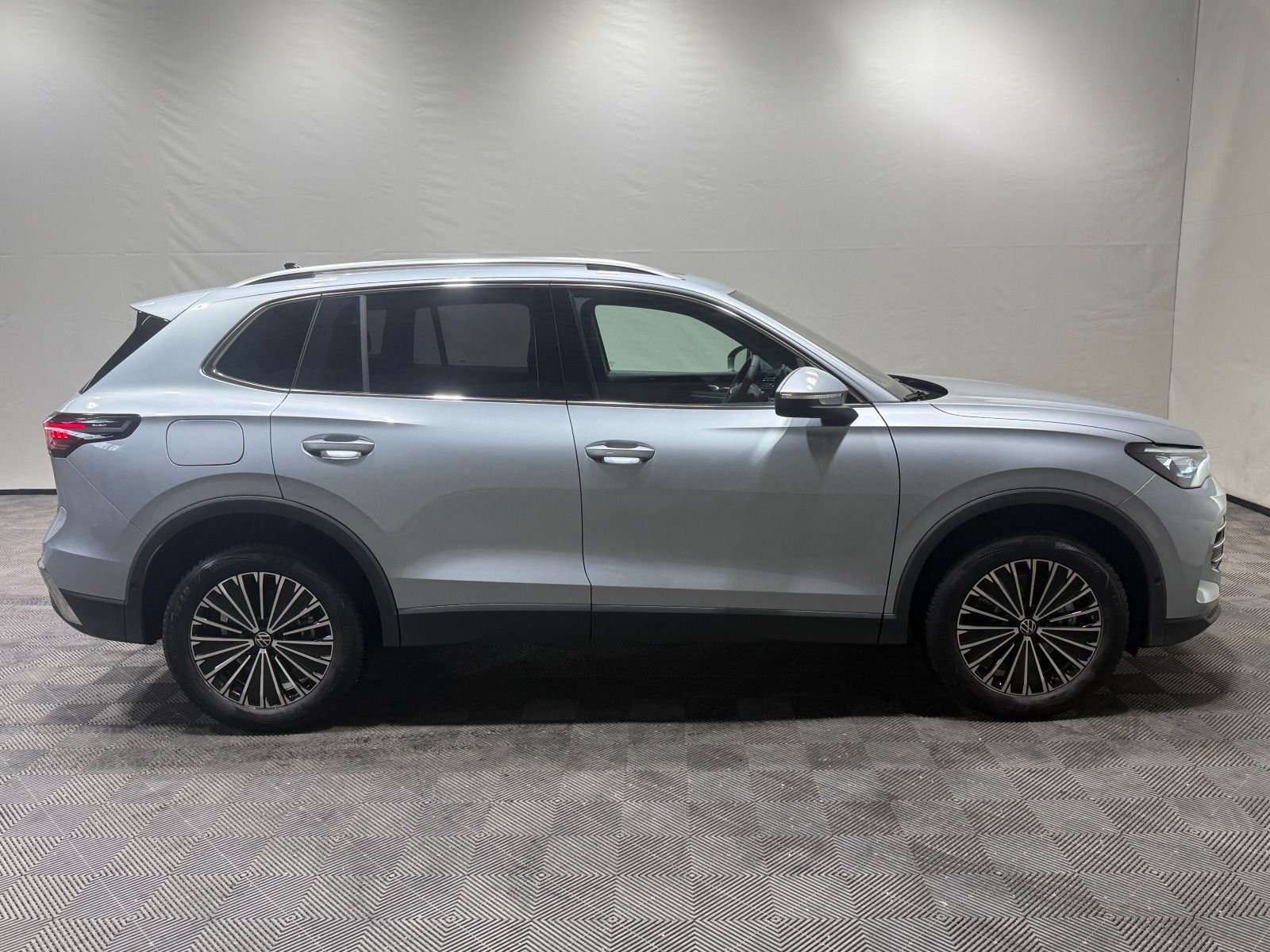 Volkswagen Tiguan Elegance 1.5 eHybrid | AHK MATRIX ACC DCC