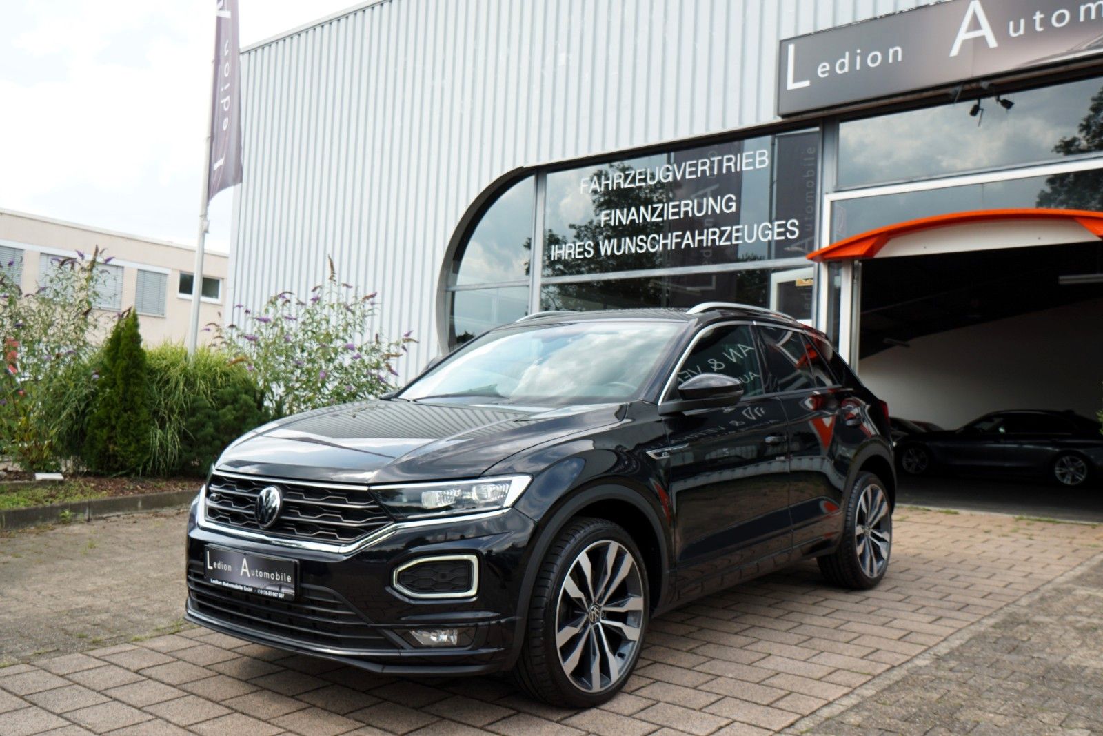 Volkswagen T-Roc 4Motion 2.0 TDI R-Line - Samsaru's Car Outlet