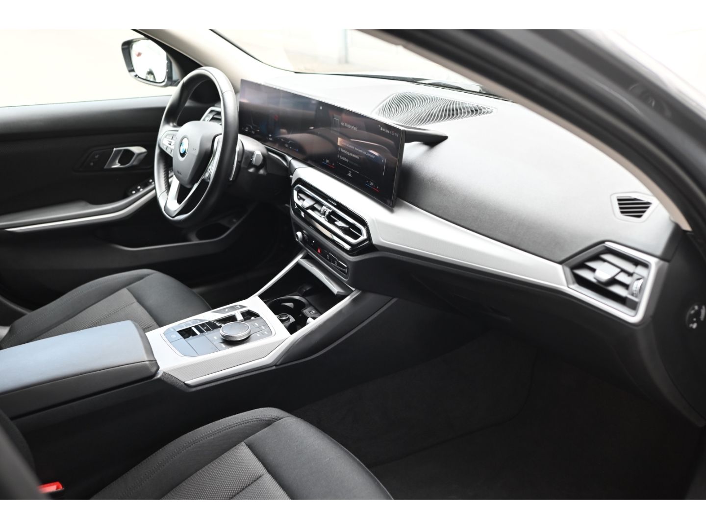 BMW 320d xDrive Touring - Samsaru's Car Outlet