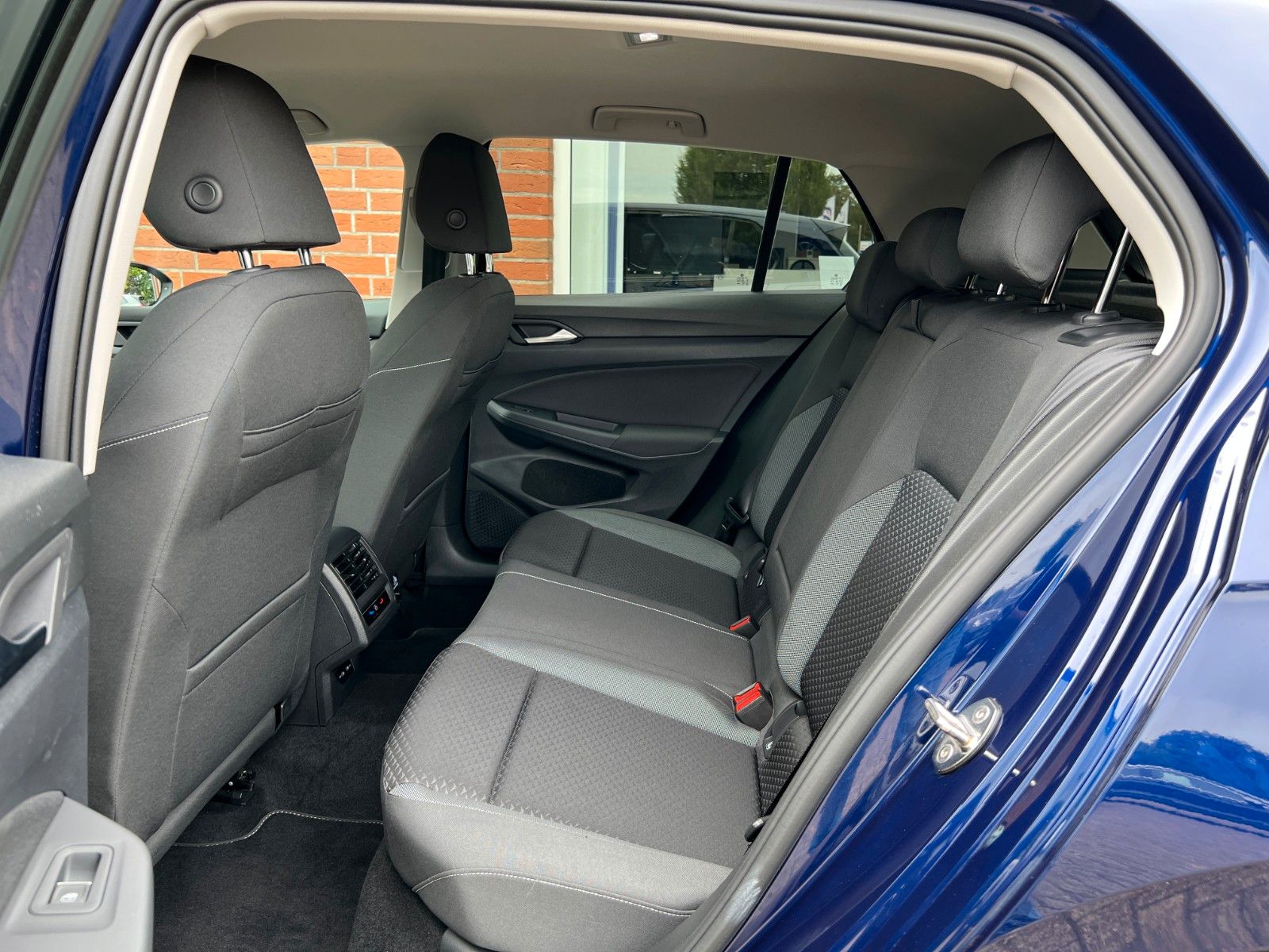 Volkswagen Golf VIII 2.0TDi DSG - Samsaru's Car Outlet