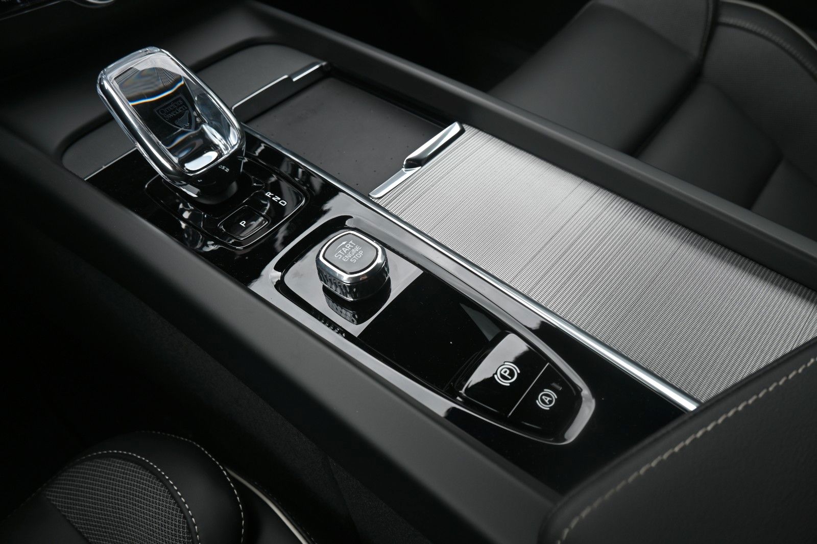 Volvo XC60 B4 D AWD Black *H&K*STDHZG*360°*ACC