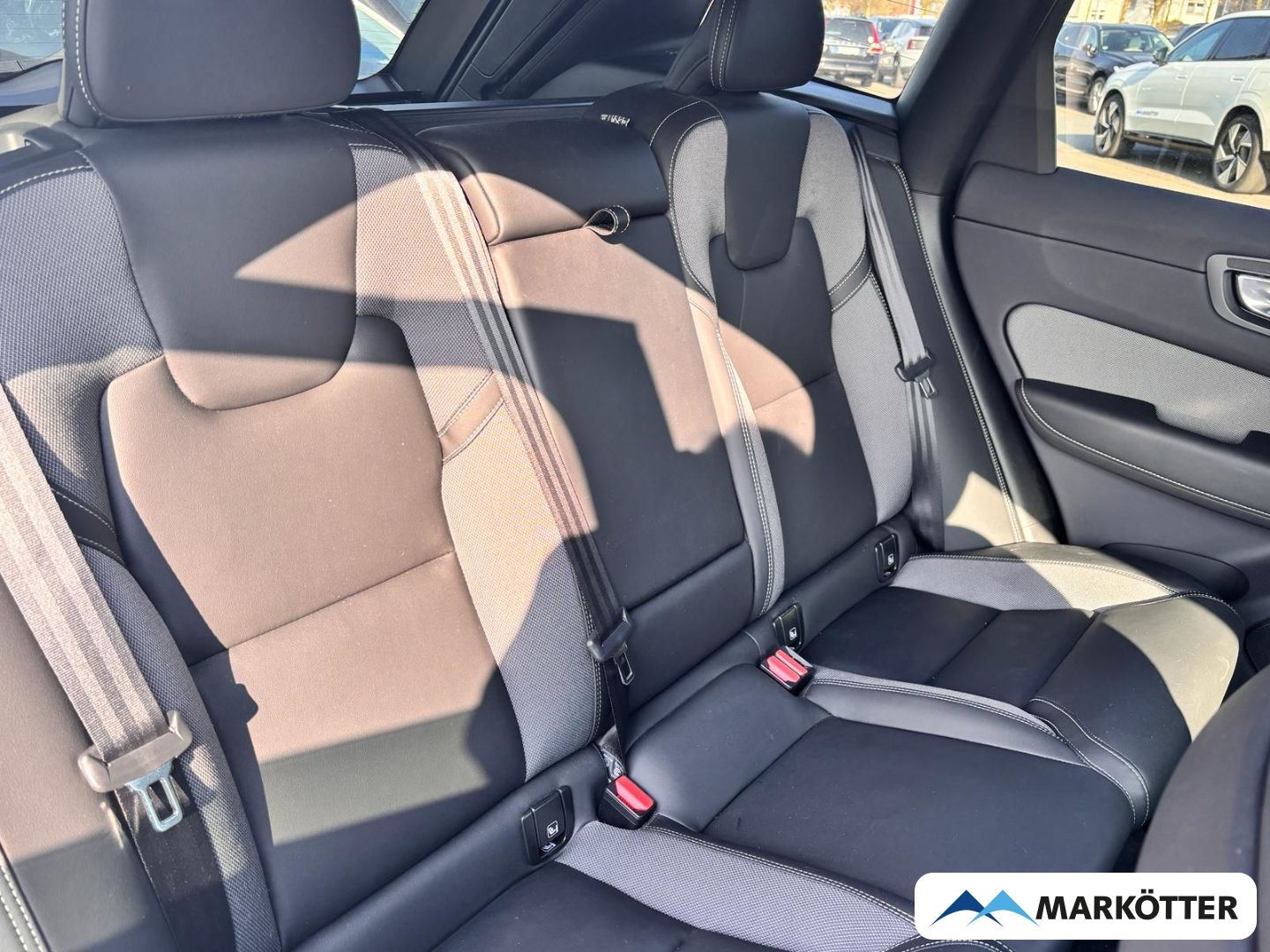 Volvo XC60 B4 Plus Dark 21''/ACC/BLIS/H&K/CAM/SHZ/FSH