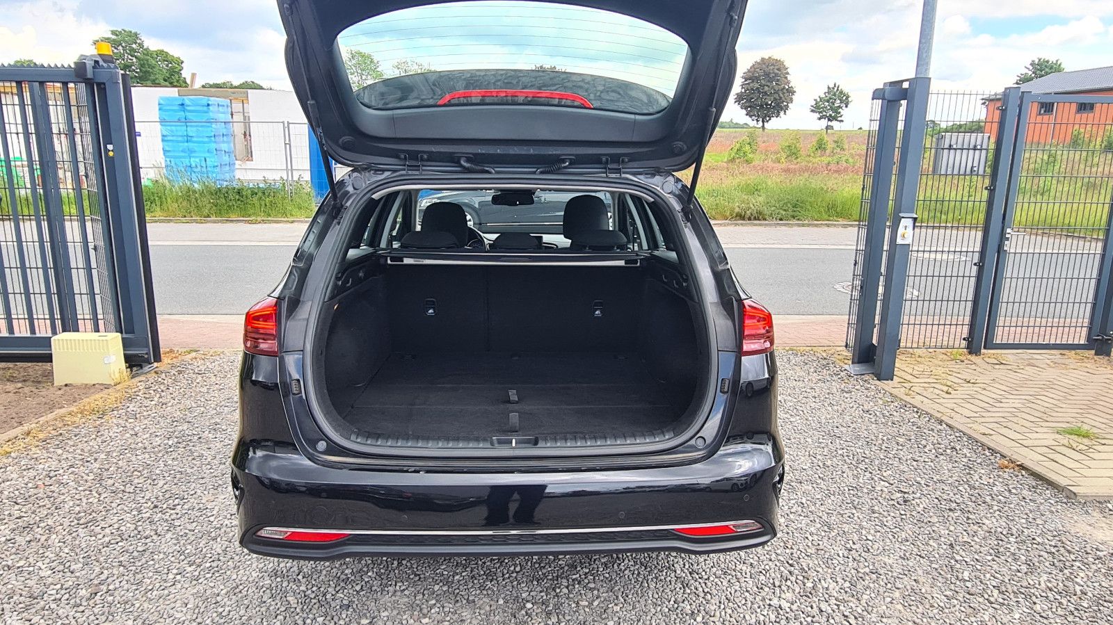 Kia cee'd Sportswagon 1.6D Vision Aut. - Samsaru's Car Outlet