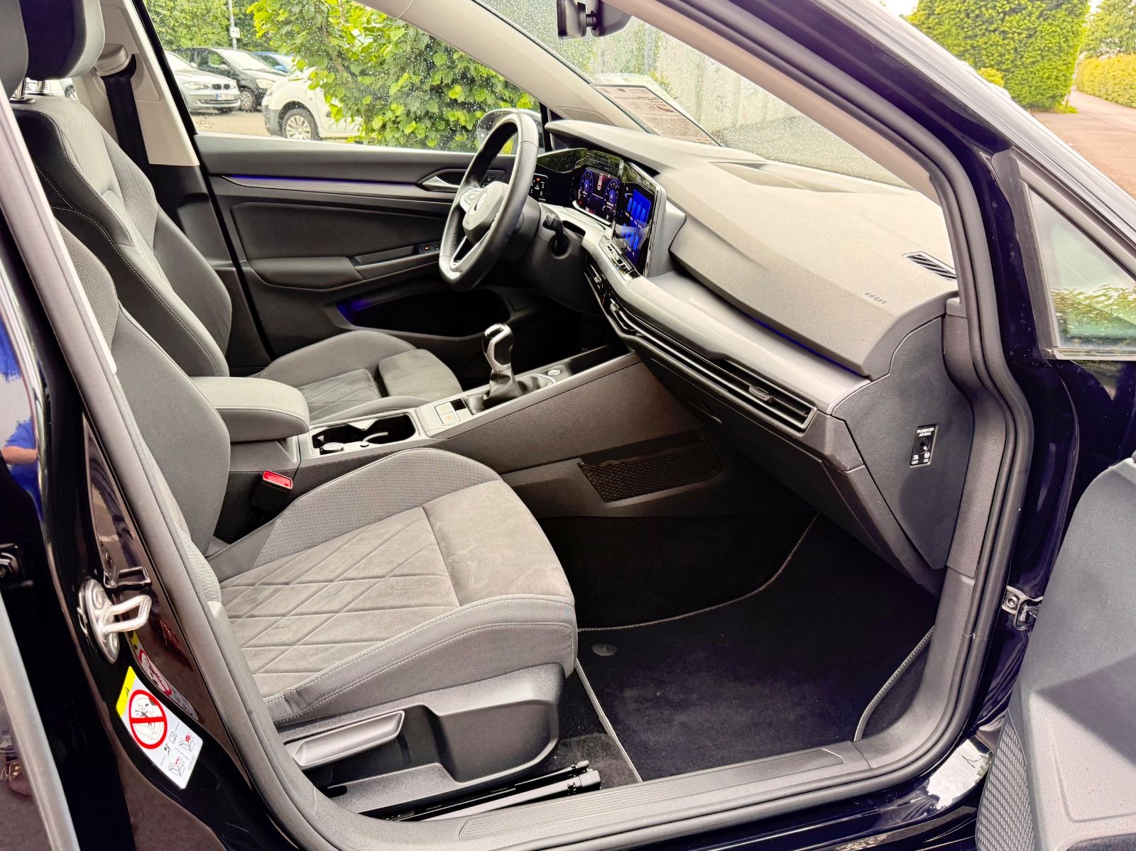 Volkswagen Golf VIII 1.5 Style - Samsaru's Car Outlet