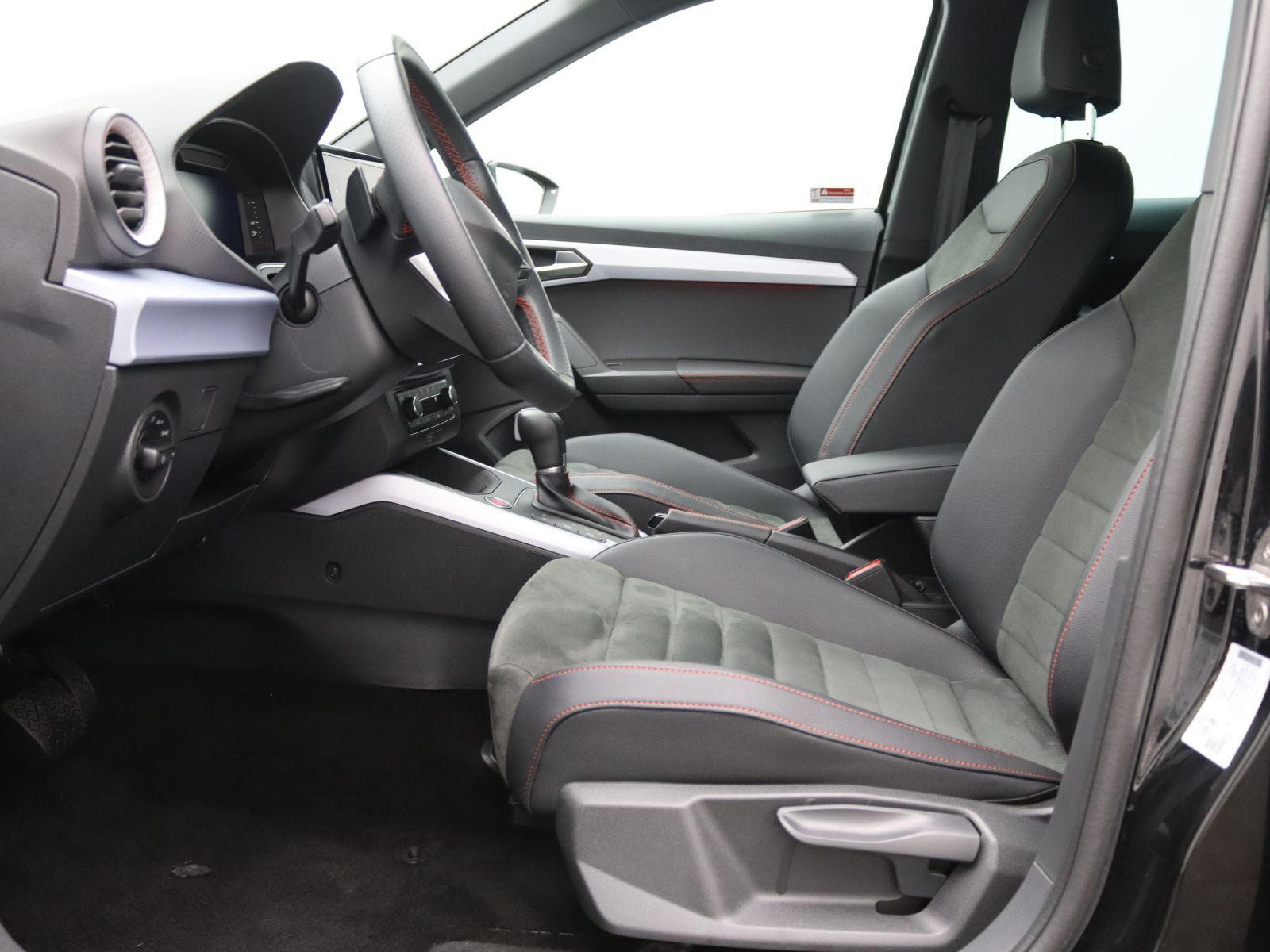 Seat Arona FR 1.5 TSI DSG / Navi, FullLink, AHK, LED