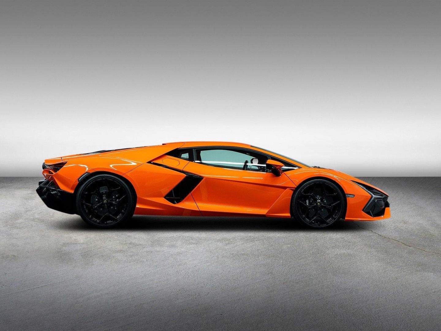 Lamborghini Revuelto - Samsaru's Car Outlet