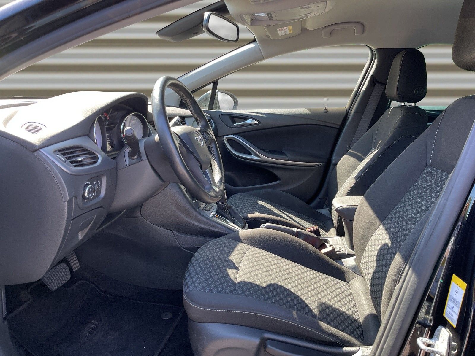 Opel Astra 145PS Business - Samsaru's Car Outlet