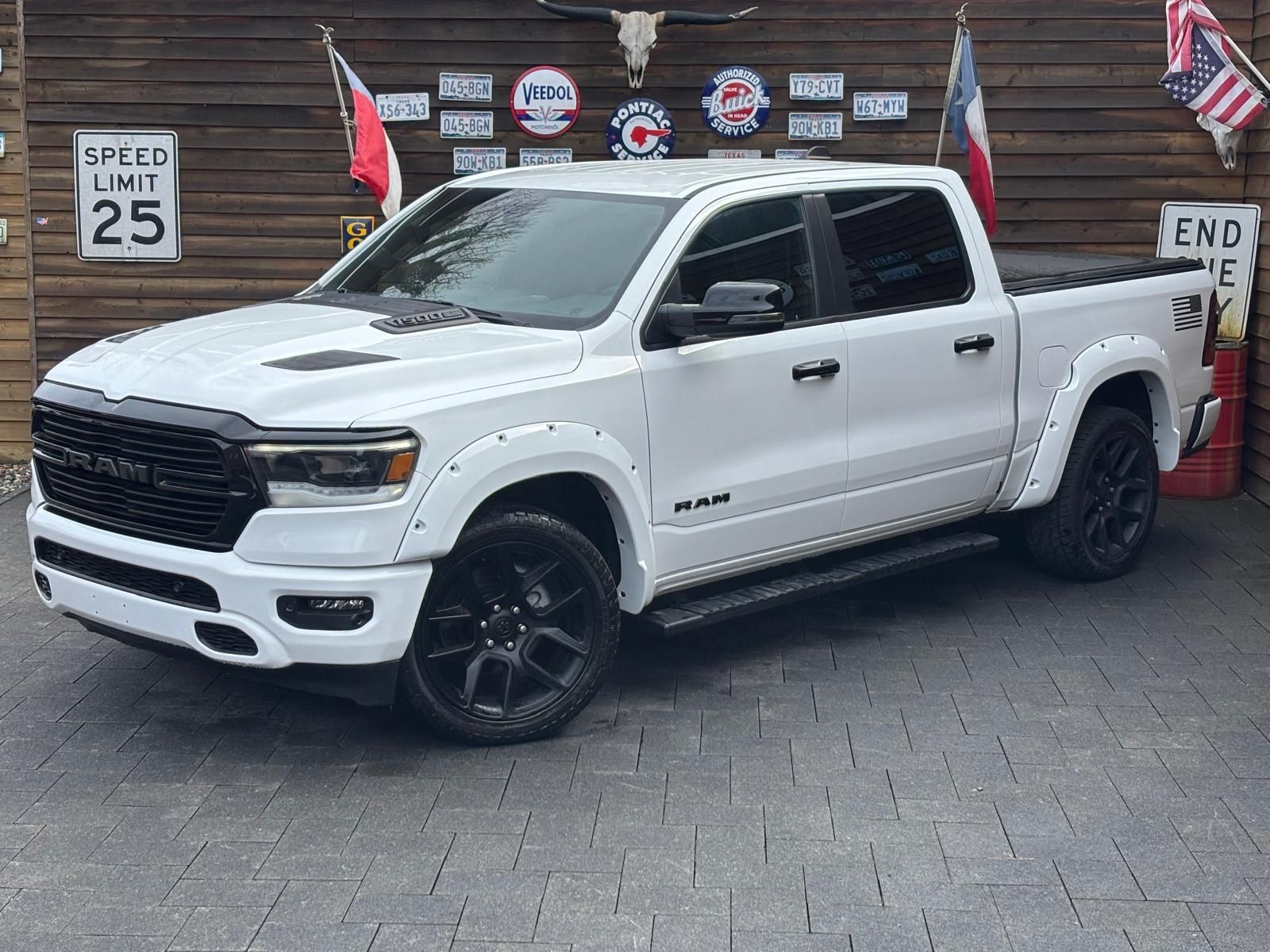 Dodge RAM 1500 Laramie 5.7L 12Zoll Display 4x4 LPG AHK