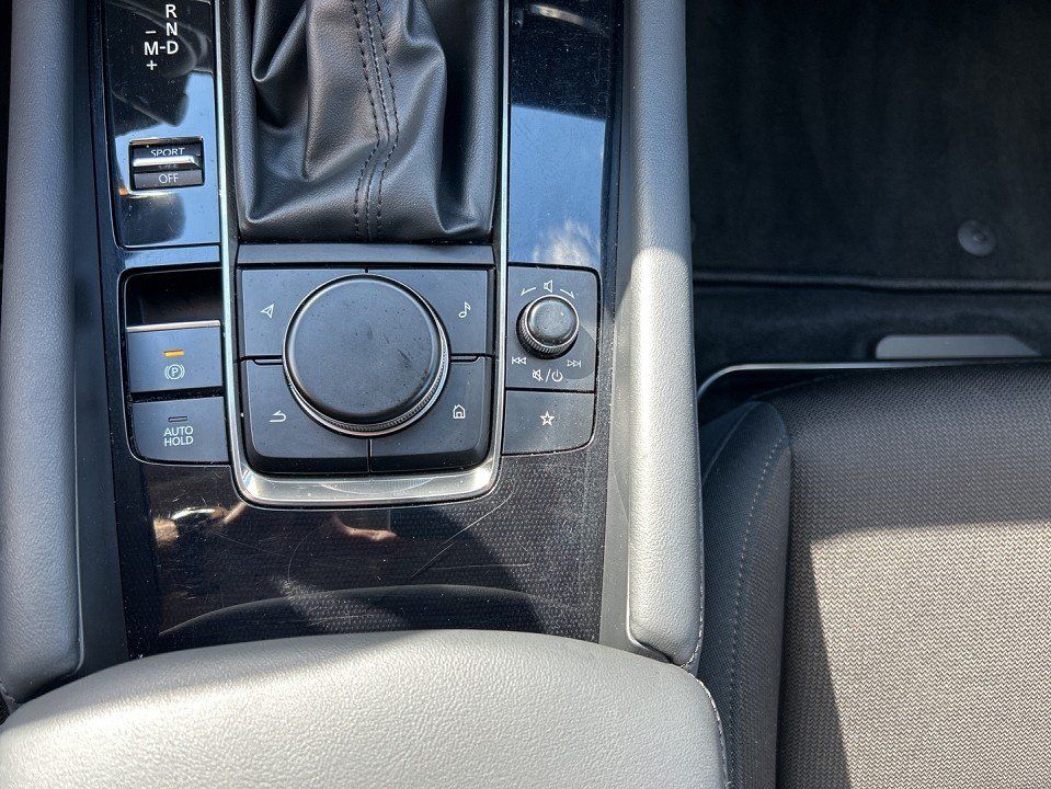 Mazda 3 "Selection" "X" DES-P" "PRE-P" "BOSE"