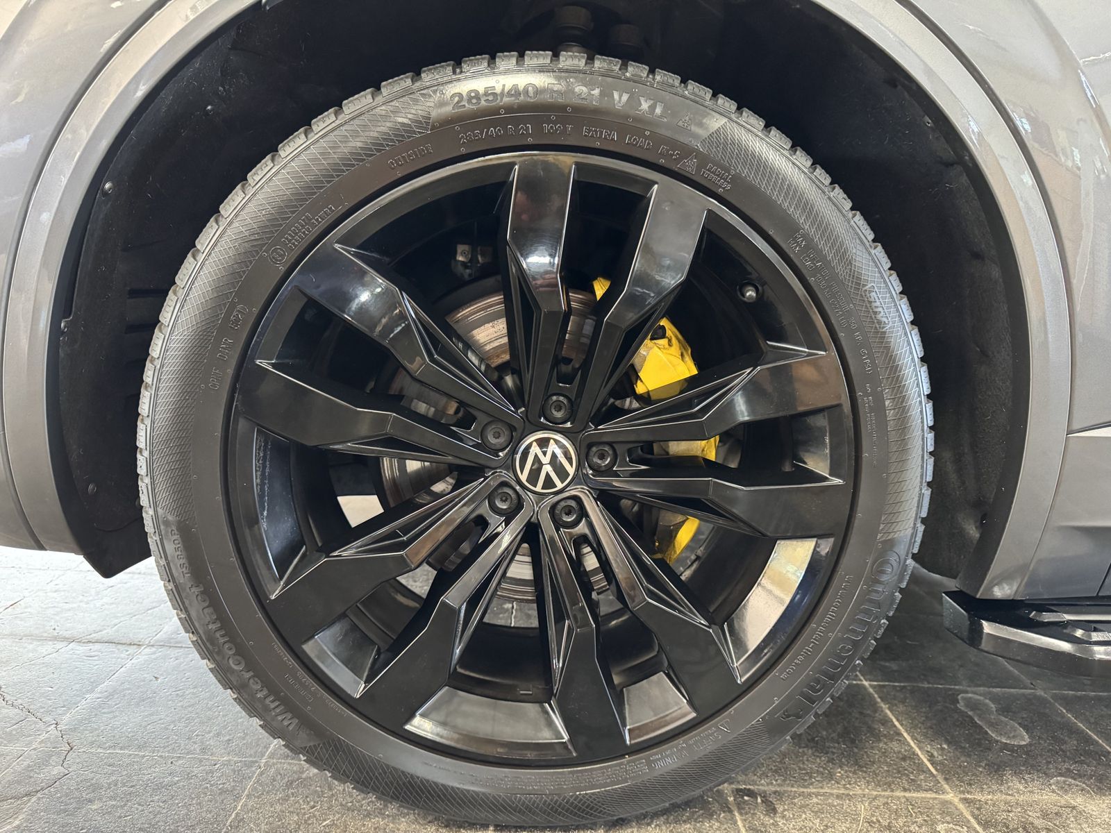 Volkswagen Touareg R-Line 4Motion - Samsaru's Car Outlet