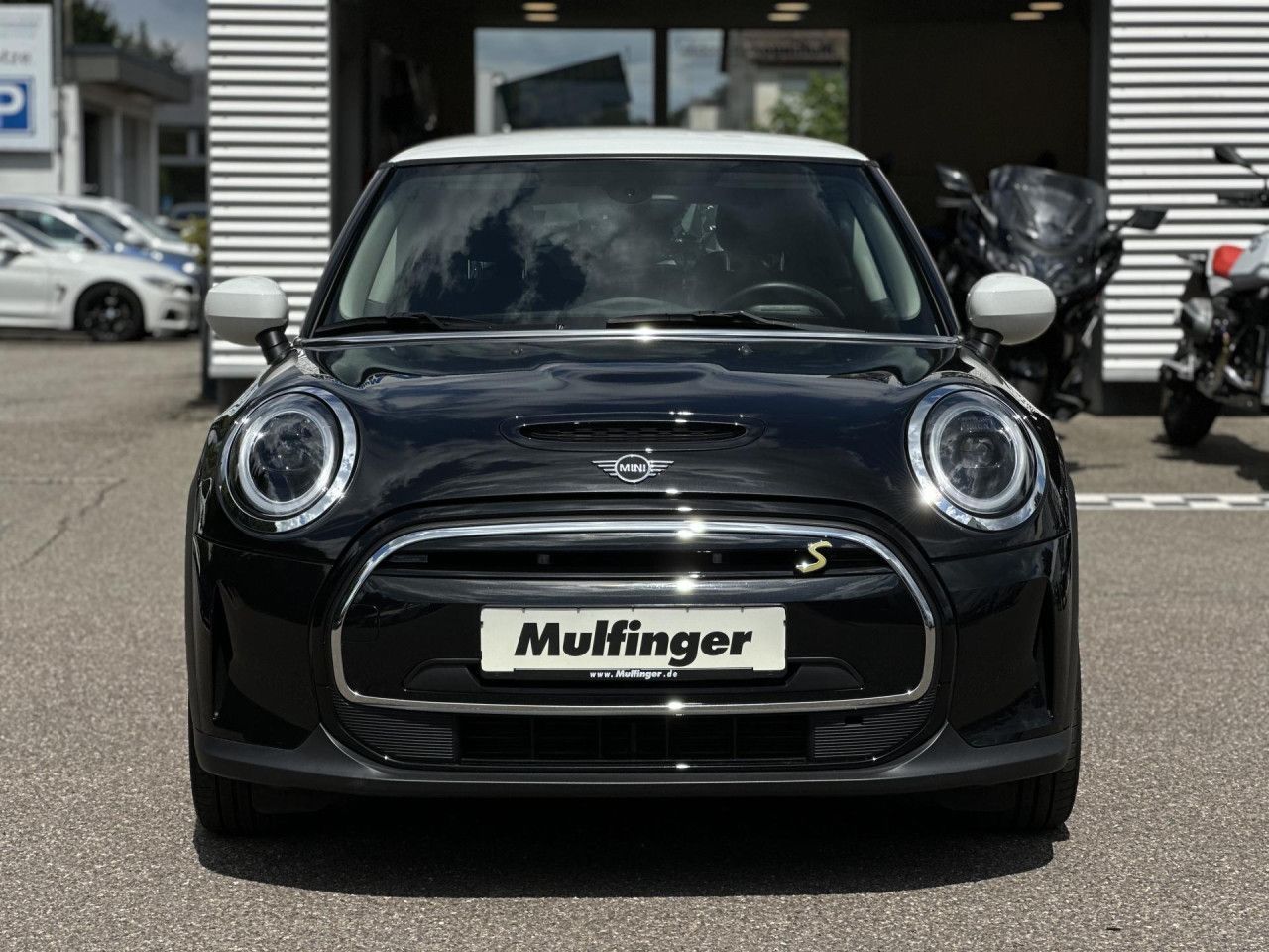 MINI Cooper SE Essential - Samsaru's Car Outlet