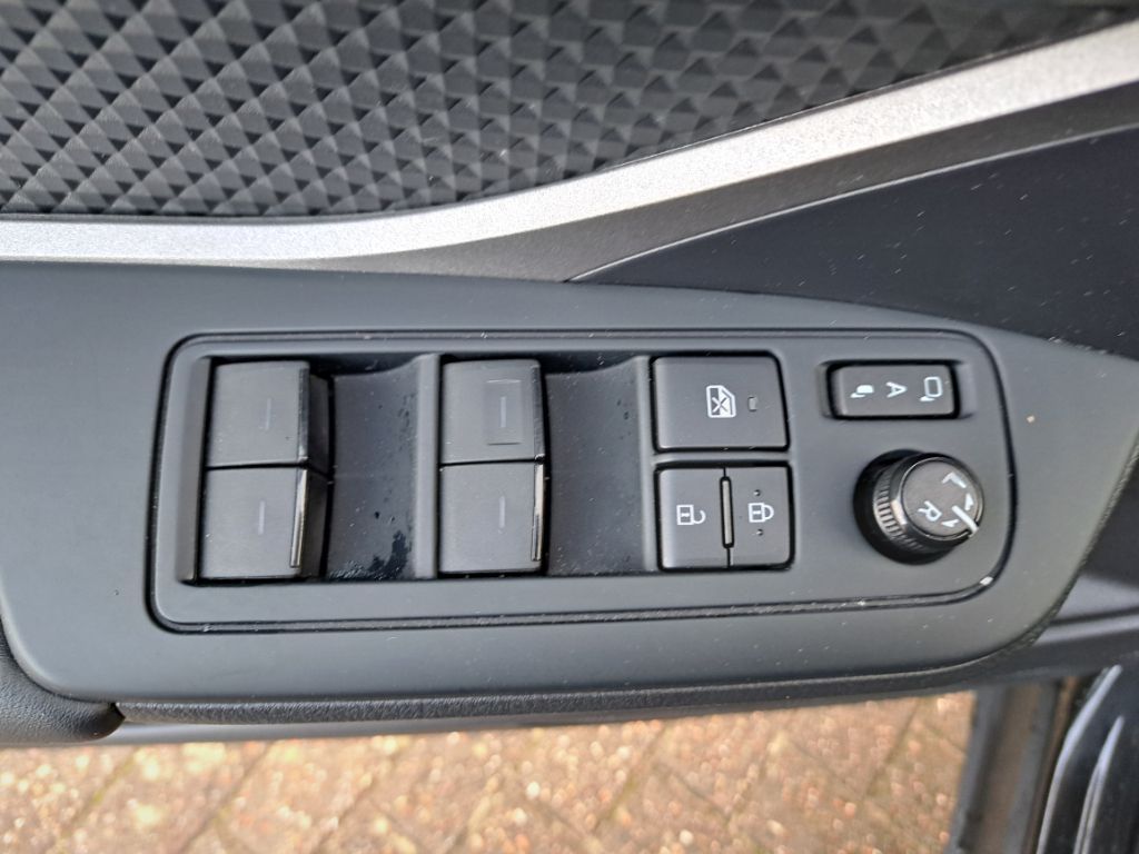 Toyota C-HR 1.8l Hybrid Business-Edition - Samsaru's Car Outlet