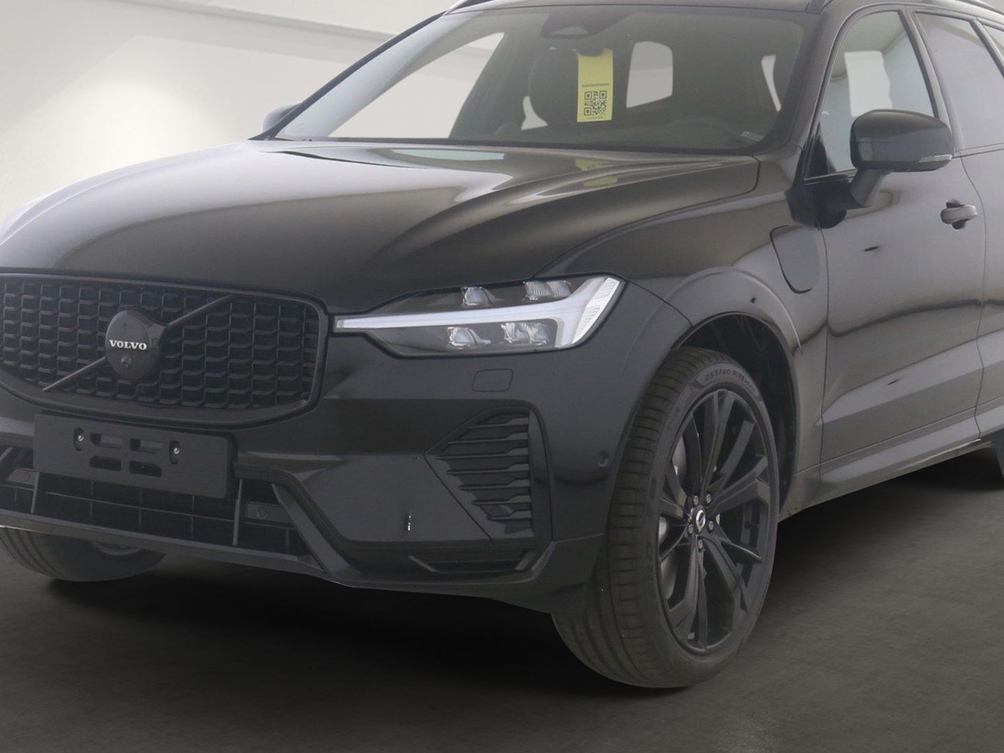 Volvo XC60 T6 Plus Black Edition Plug-In Hybrid AWD - Samsaru's Car Outlet