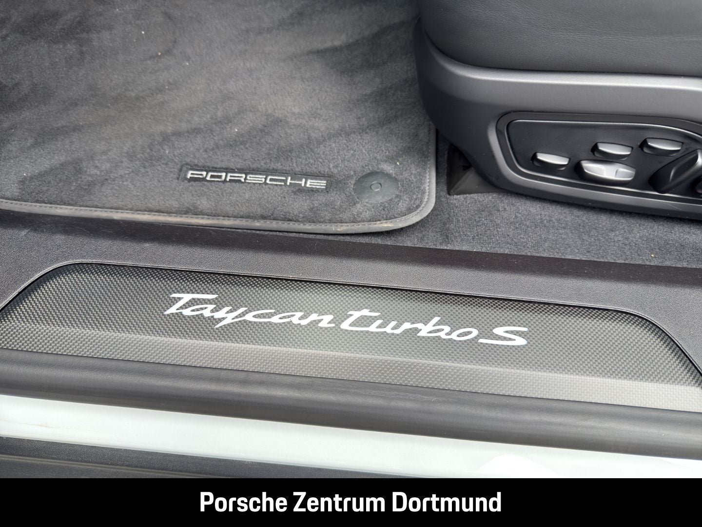Porsche Taycan Turbo S BOSE Luftfederung LED-Matrix