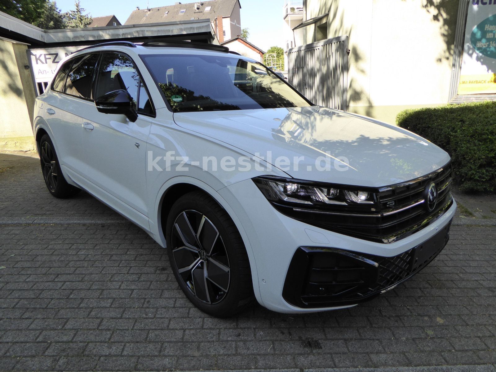 Volkswagen Touareg 3.0 TDI R-Line - Samsaru's Car Outlet