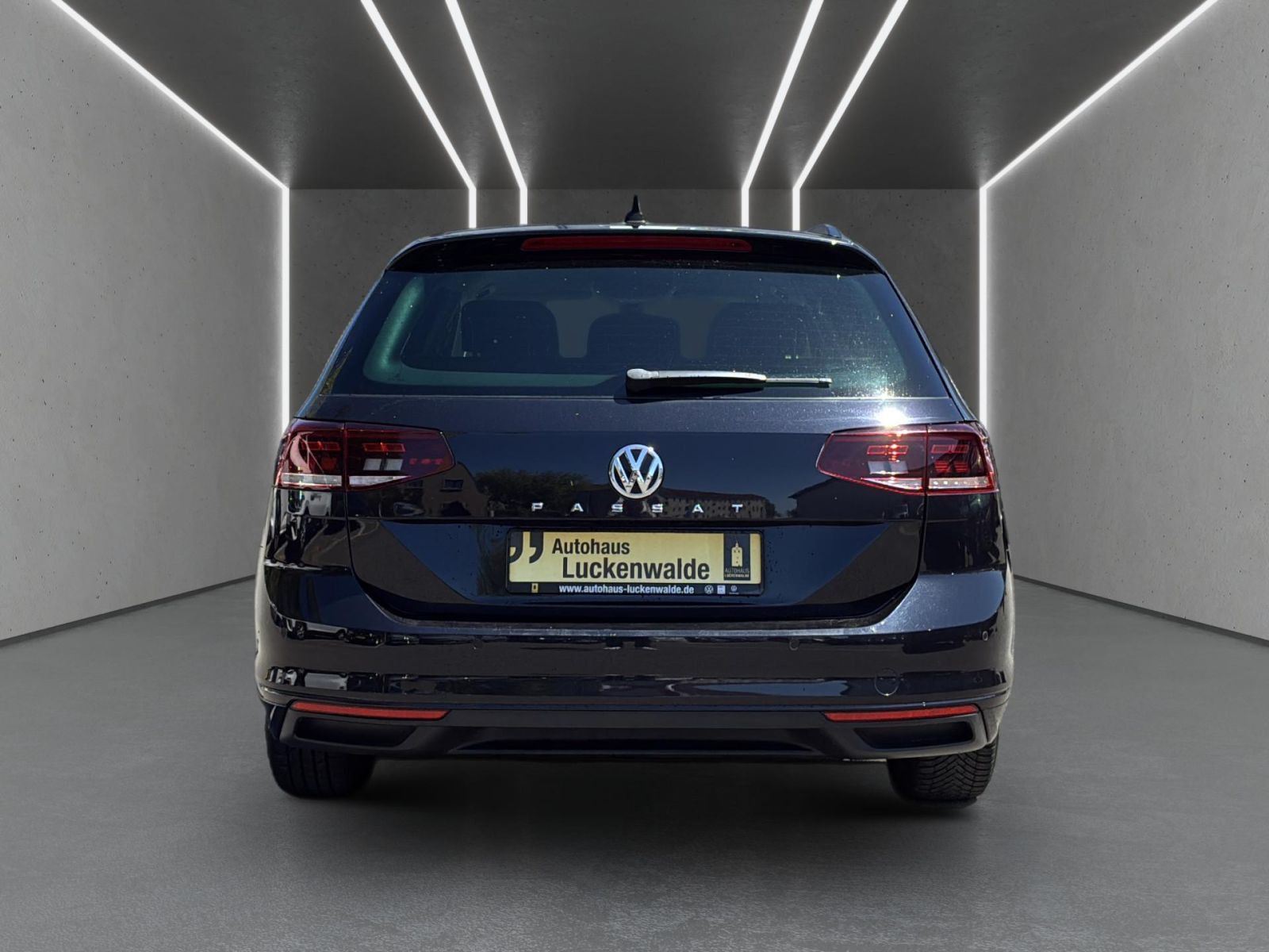 Volkswagen Passat Variant 1.5 TSI Business DSG - Samsaru's Car Outlet