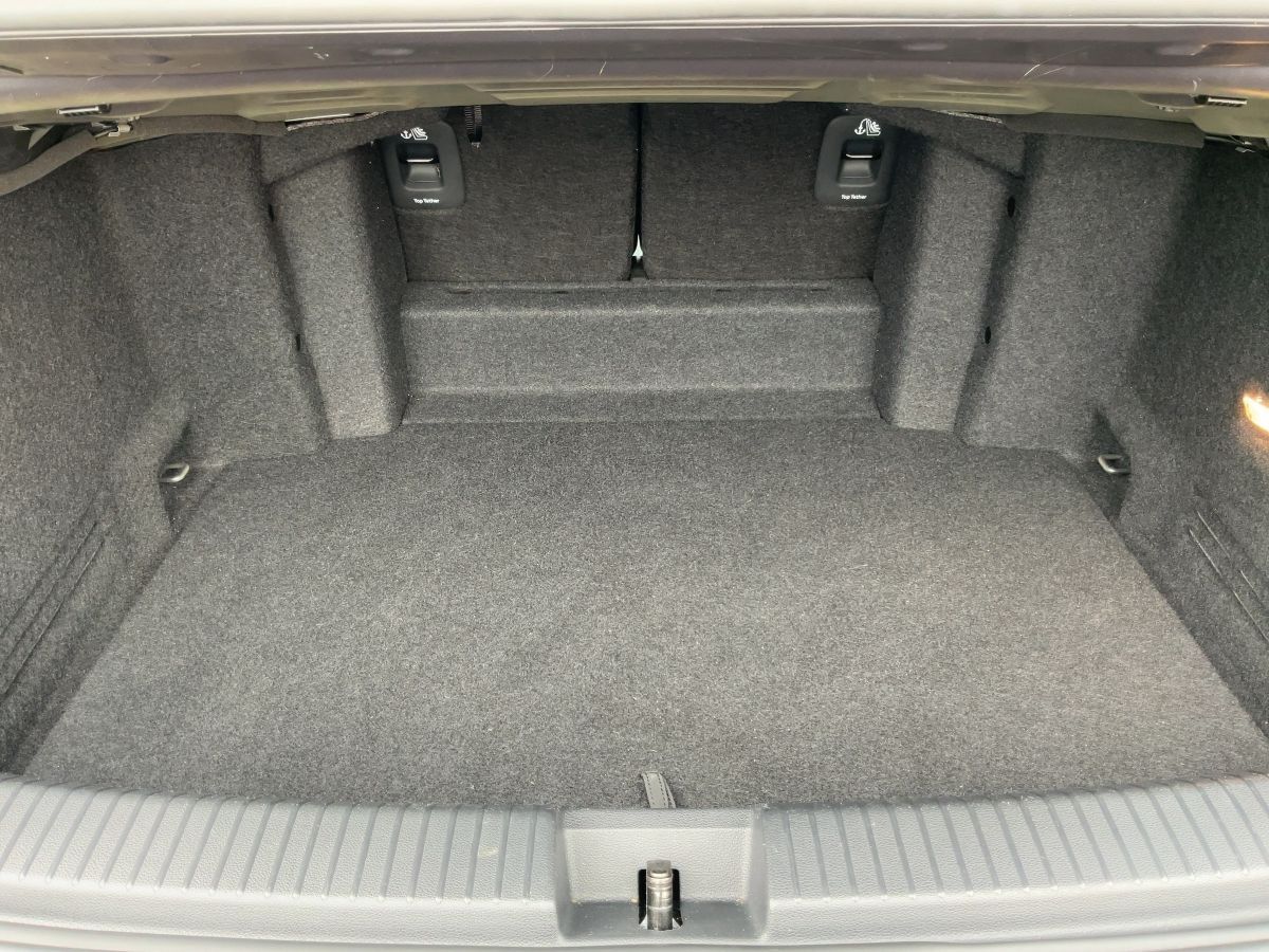 Volkswagen T-Roc 1.5 TSI R-LINE - Samsaru's Car Outlet