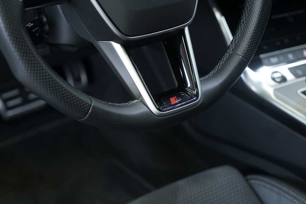 Audi A6 Avant 40 TDI q. S line - Samsaru's Car Outlet