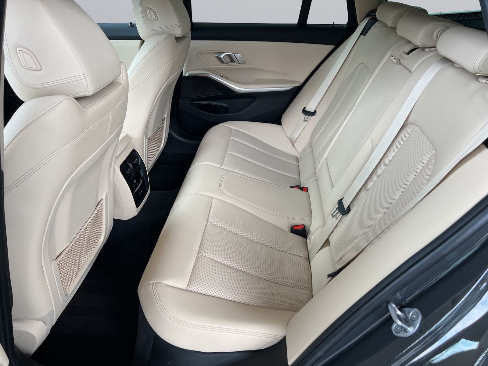 BMW 320d Touring Sport-Line - Samsaru's Car Outlet