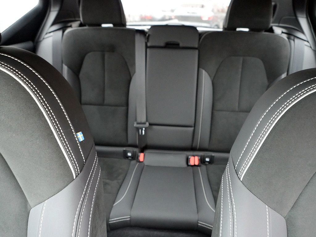 Volvo XC40 Plus Recharge Pure Electric AHK