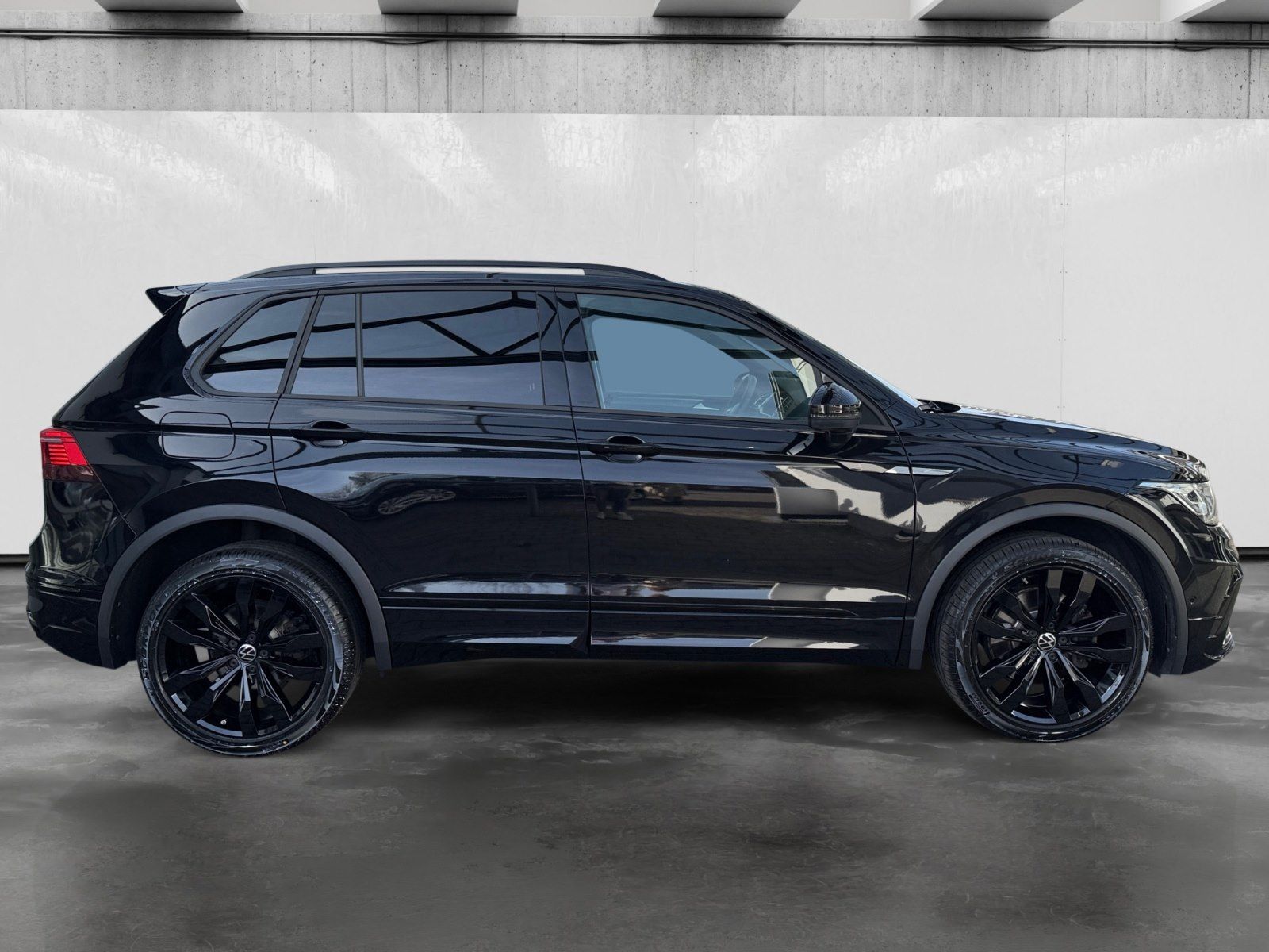 Volkswagen Tiguan 2.0 TDI DSG R-Line 4M NAVI/PANO/AHK