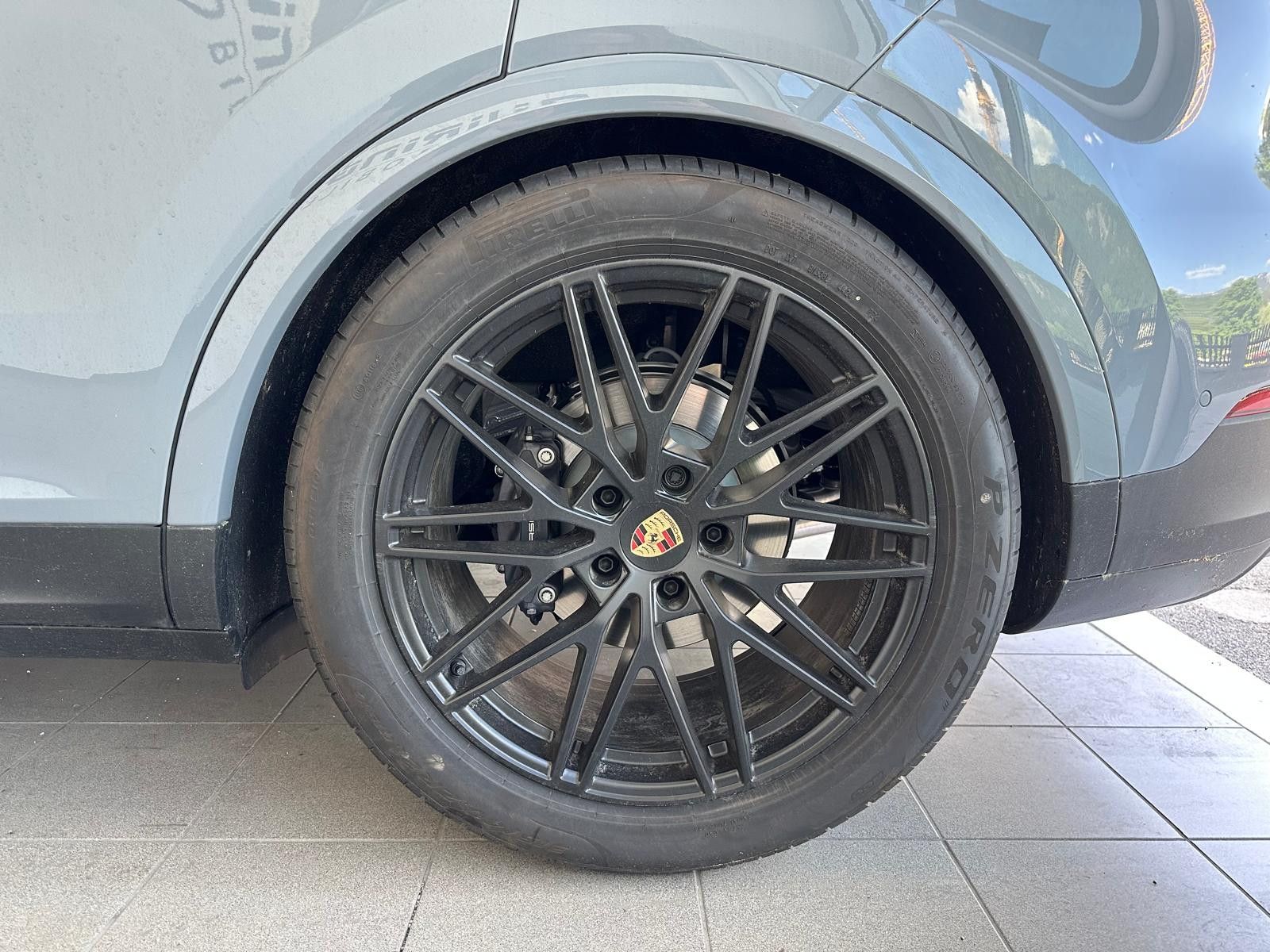 Porsche Cayenne Facelift -19%/gr-rot/Pan/Mtx/ACC/14W/21