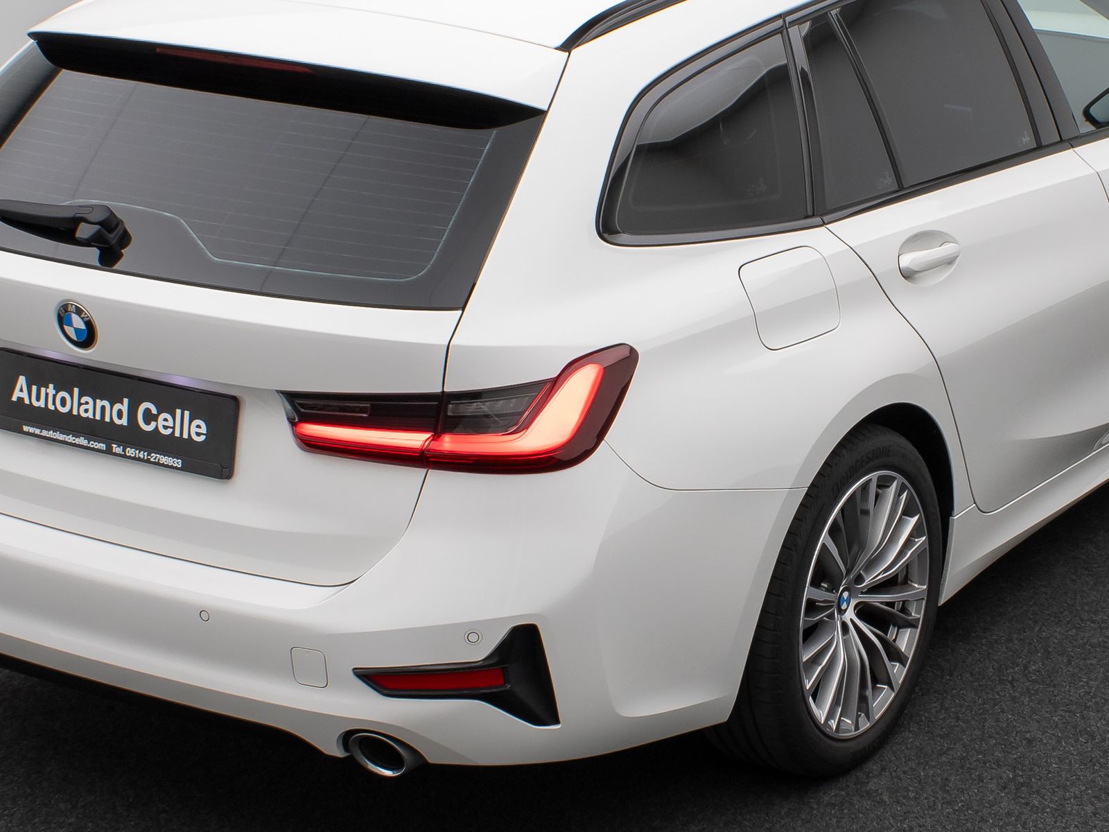 BMW 320d SportLine - Samsaru's Car Outlet