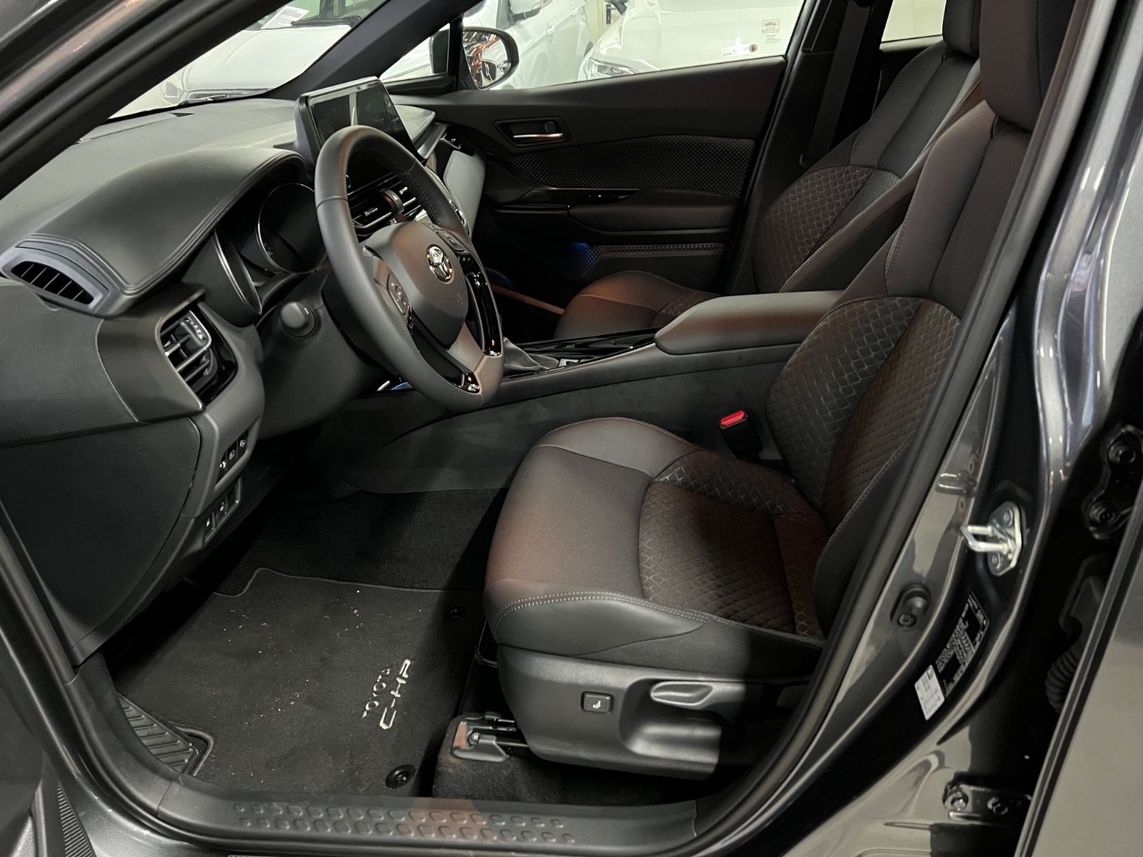 Toyota C-HR Hybrid - Samsaru's Car Outlet