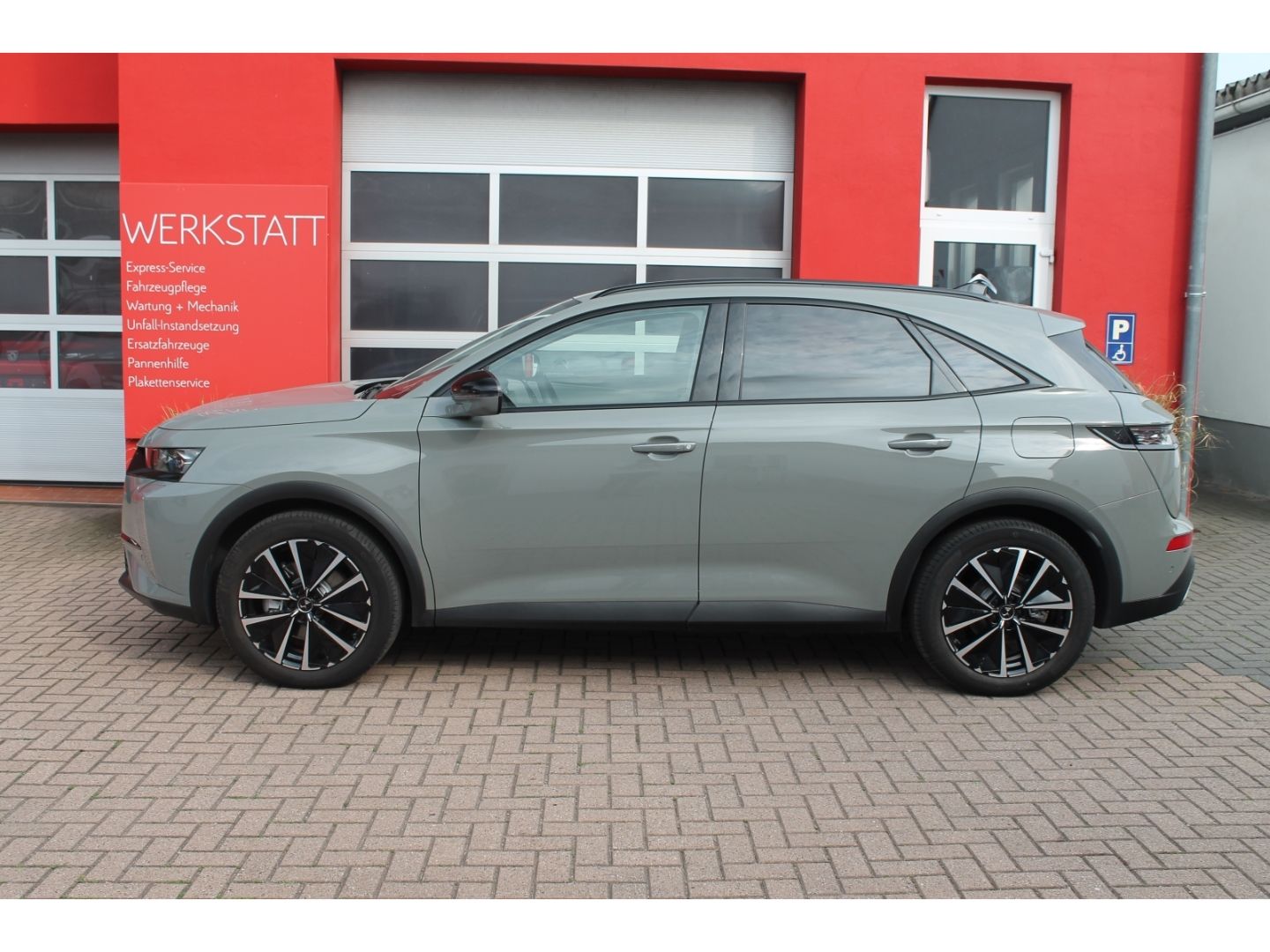DS Automobiles DS7 E-Tense225 Opera Hybrid Pano AHK Leder Matri
