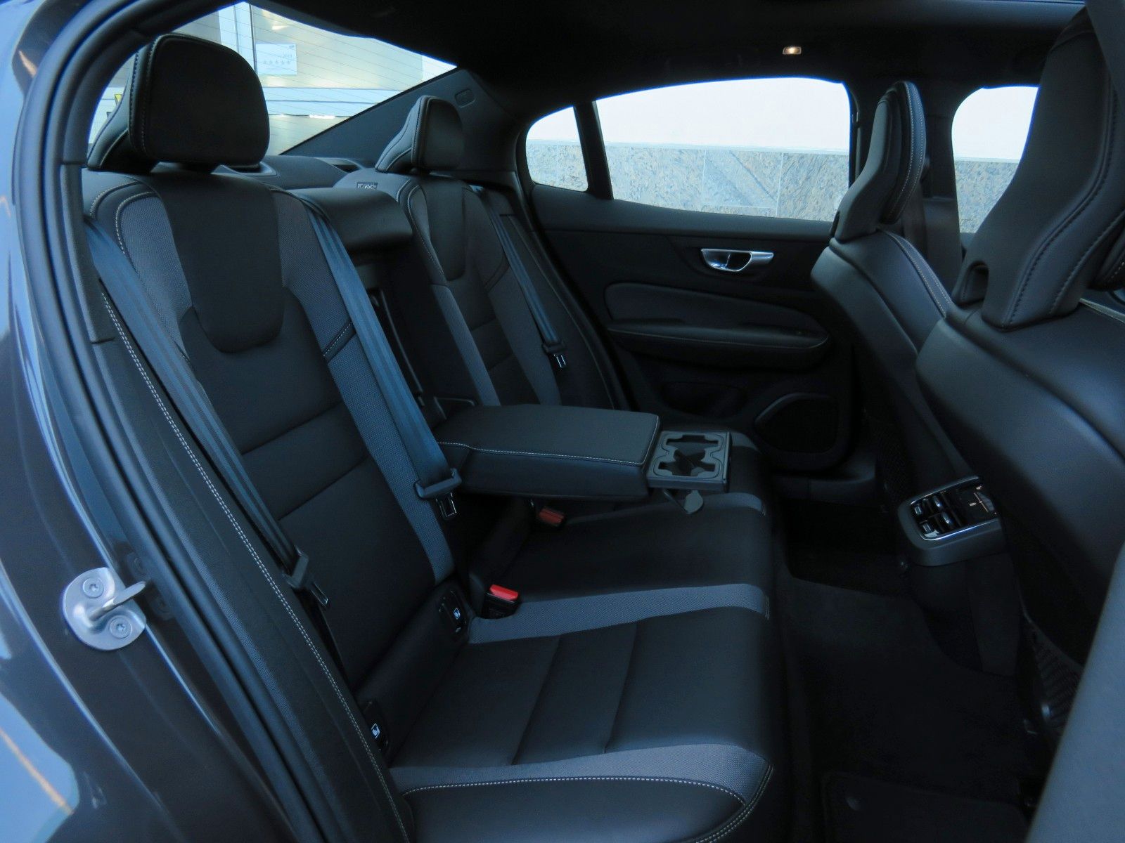 Volvo S60 Ultimate Dark AWD // Pano, Pilot, 360°