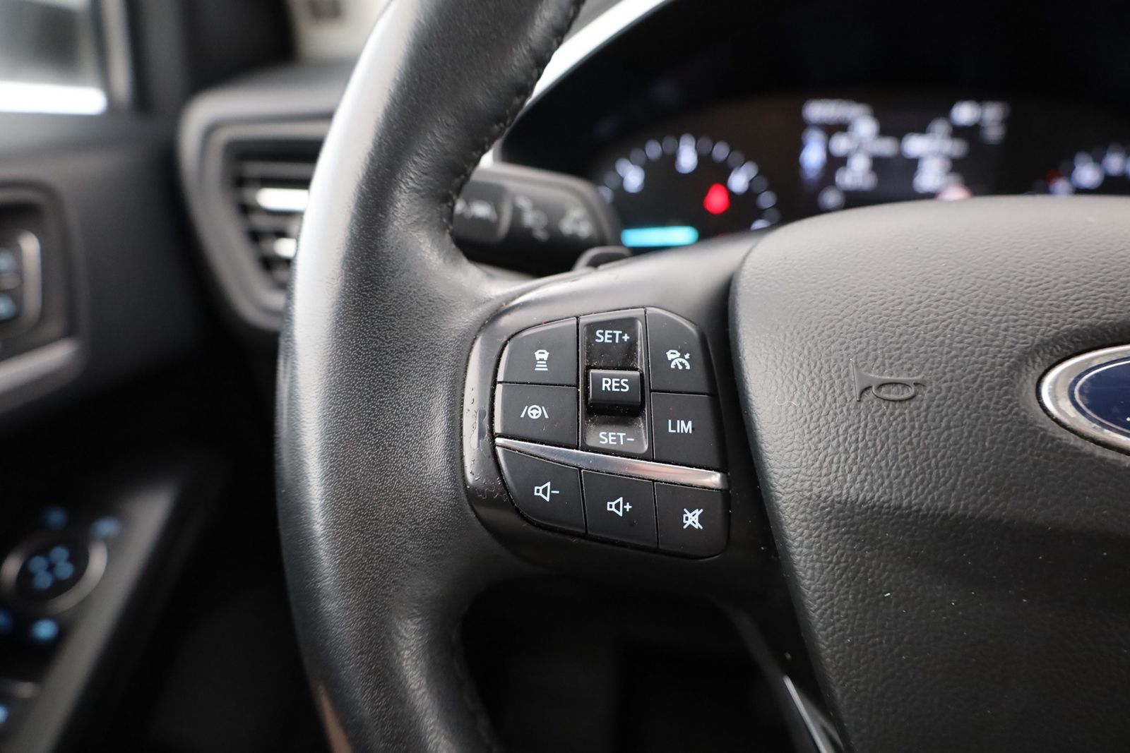 Ford Focus Turnier 2.0 EcoBlue Aut. - Samsaru's Car Outlet
