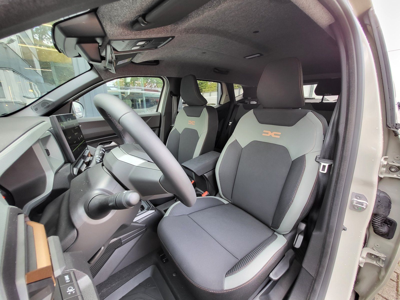 Dacia Duster NEW Hybrid 140 4x2 Extreme - Samsaru's Car Outlet
