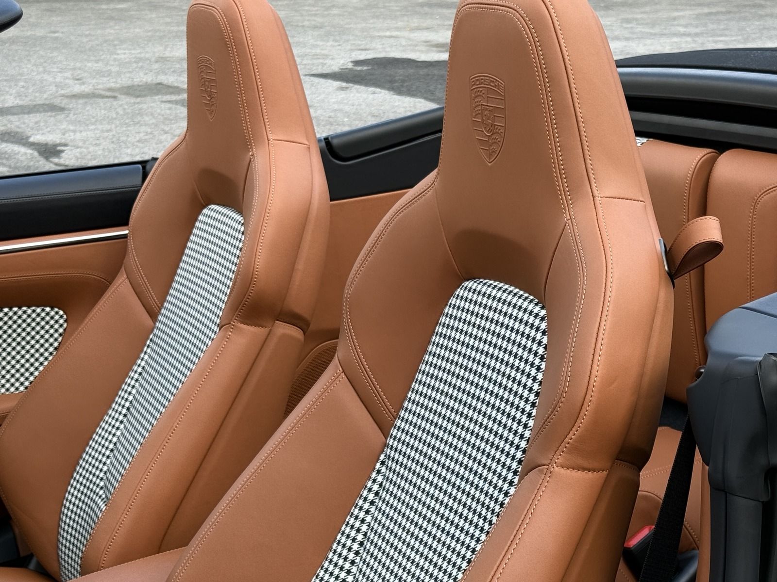 Porsche 992 911  Turbo S Cabriolet HERITAGE DESIGN*SPORT
