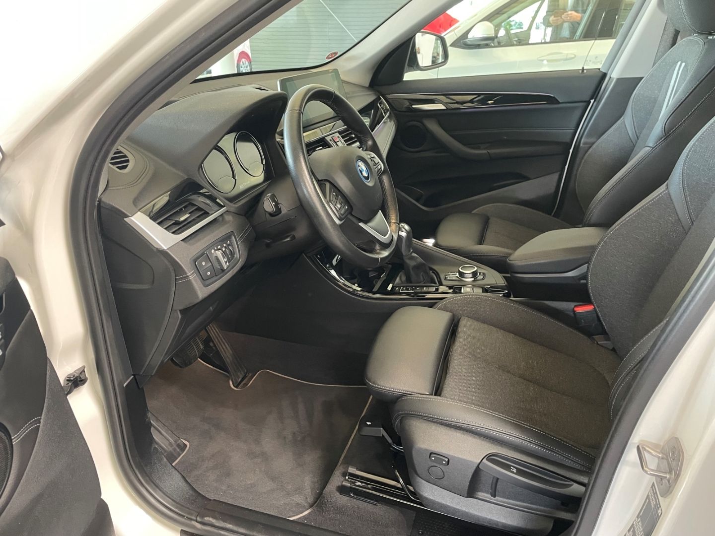 BMW X1 xDrive 25e Sport Line - Samsaru's Car Outlet