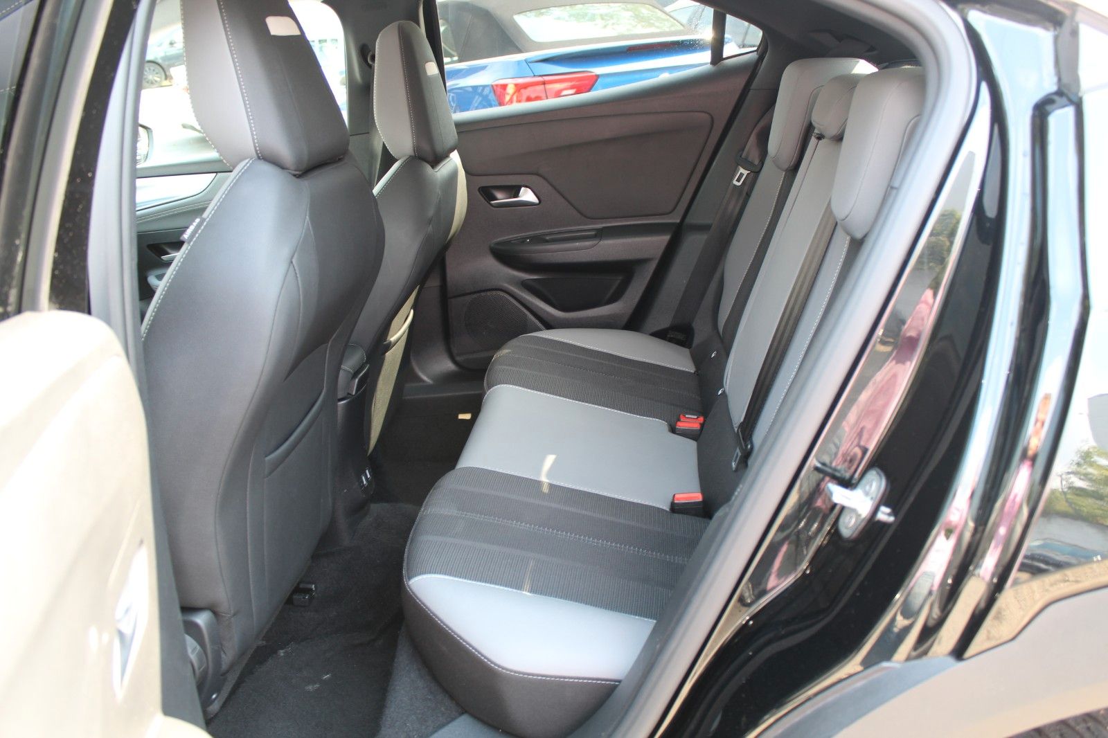 Opel Mokka Elegance - Samsaru's Car Outlet
