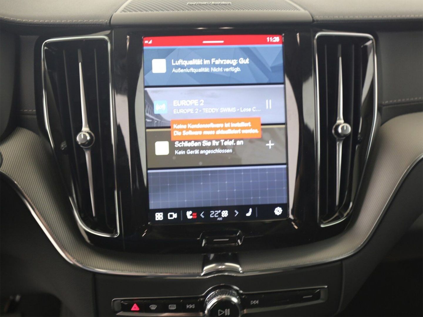 Volvo XC60 T8 Ultra Dark Recharge Plug-In Hybrid AWD - Samsaru's Car Outlet