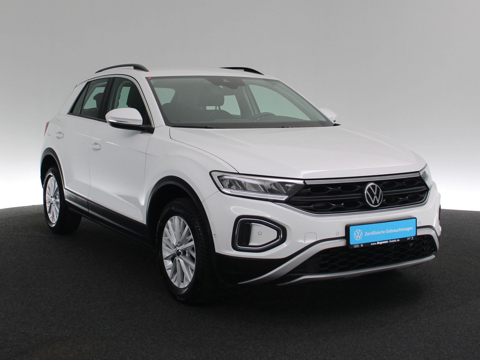 Volkswagen T-Roc 1.5 TSI Life - Samsaru's Car Outlet