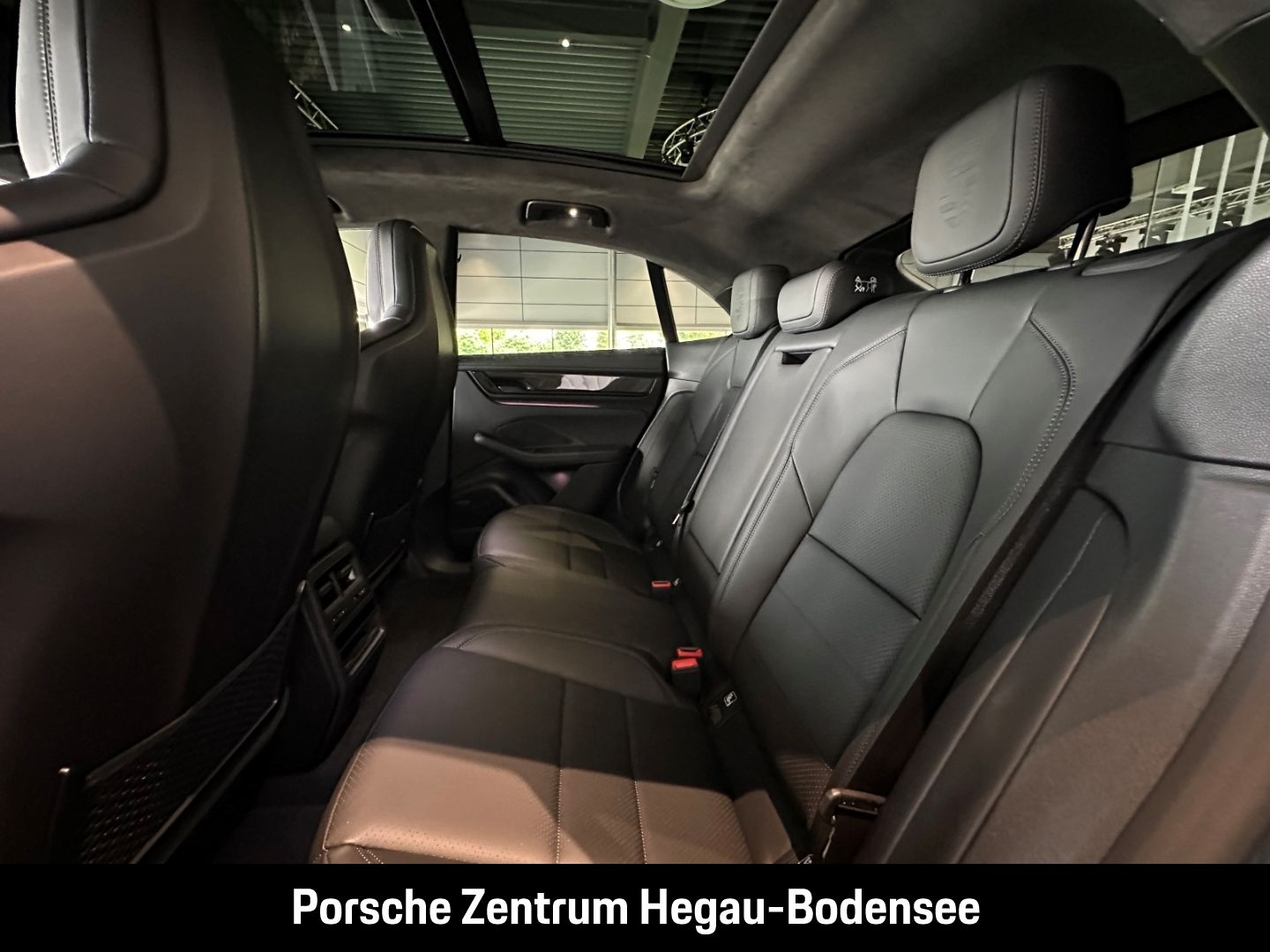 Porsche Macan Turbo/Electric Sport/Hinterachslenkung/Mat