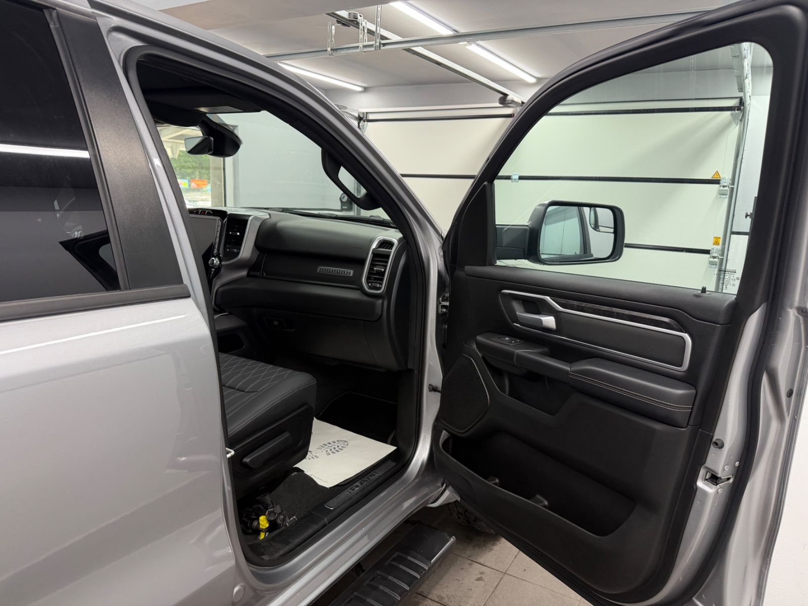 Dodge RAM 1500 5.7 4x4 eTORQUE Bigh. Crew./12"Display/