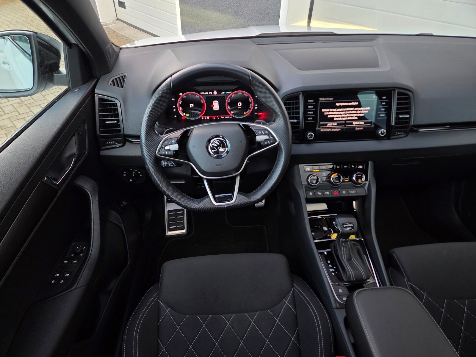 Skoda Karoq Sportline 4x4 DSG*STHEIZ*AHK*VOLL*WG-2029*