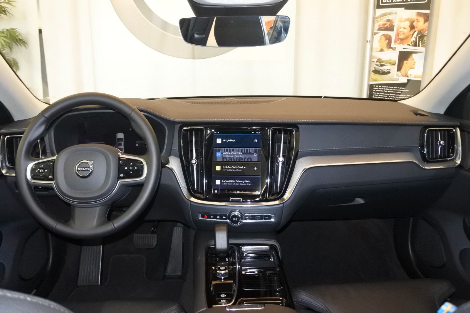 Volvo S60 T8 Ultimate Dark Recharge Plug-In Hybrid AWD