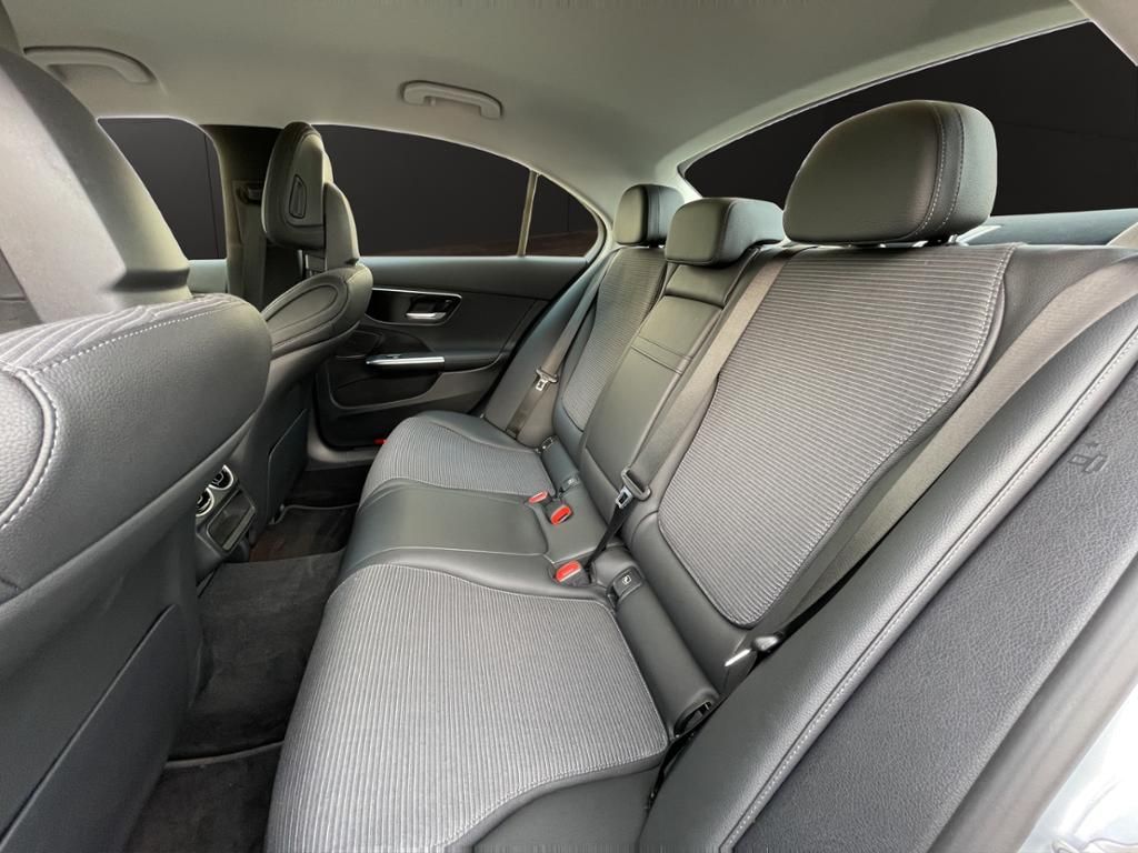 Mercedes-Benz C 180 - Samsaru's Car Outlet