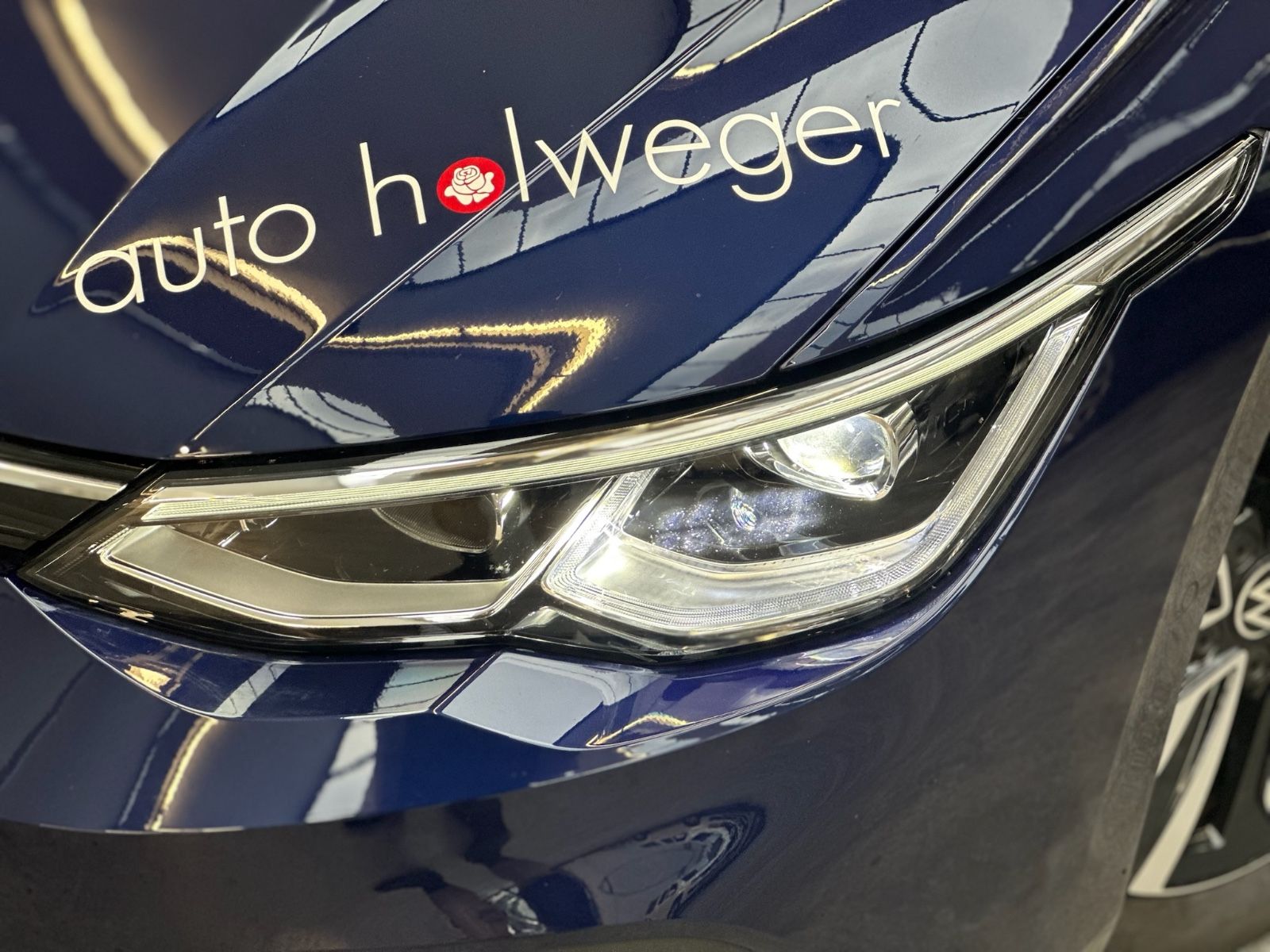 Volkswagen Golf VIII 1.5 eTSI MOVE - Samsaru's Car Outlet