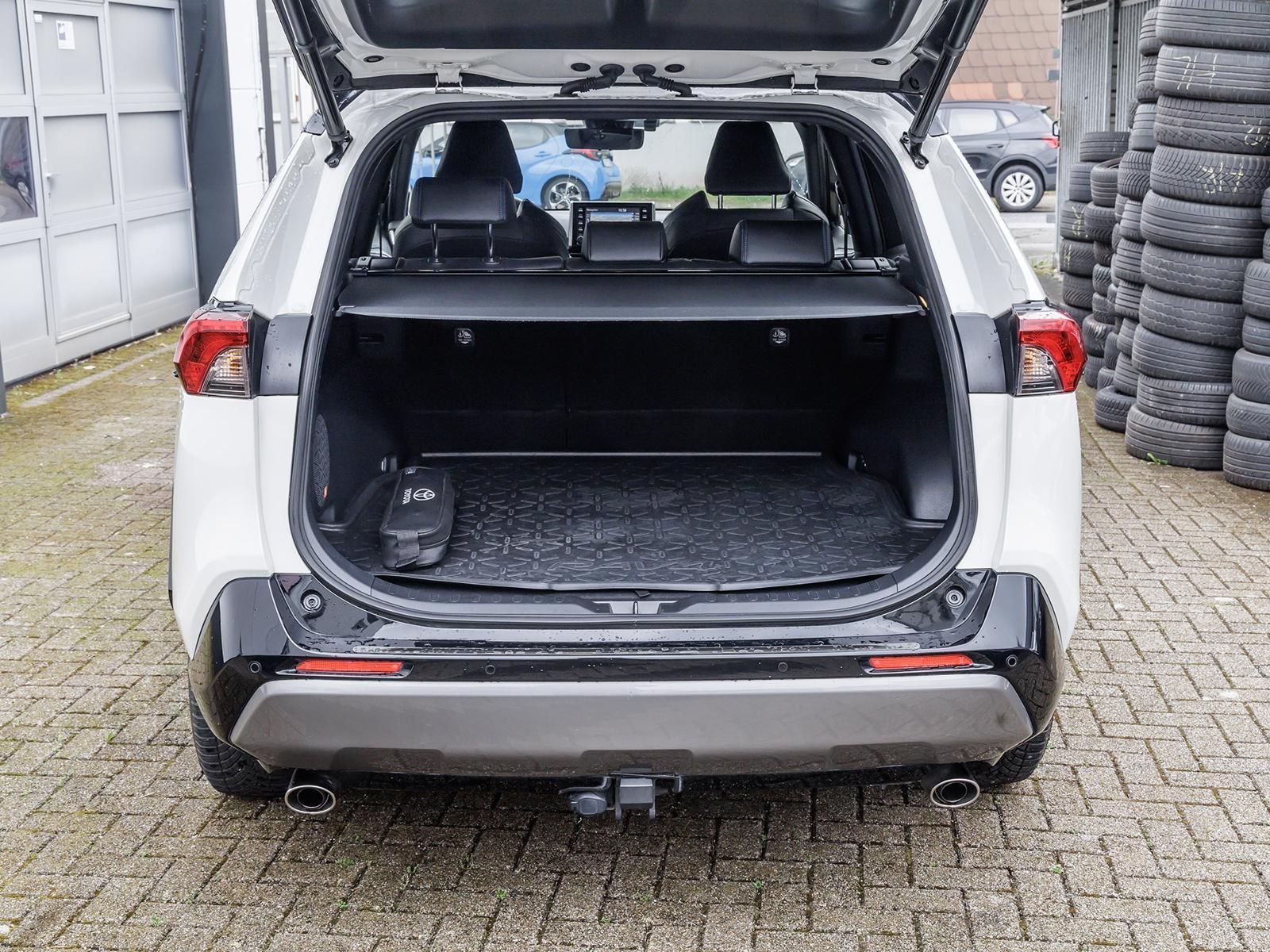 Toyota RAV 4 2.5 Hybrid Style Selection - Samsaru's Car Outlet