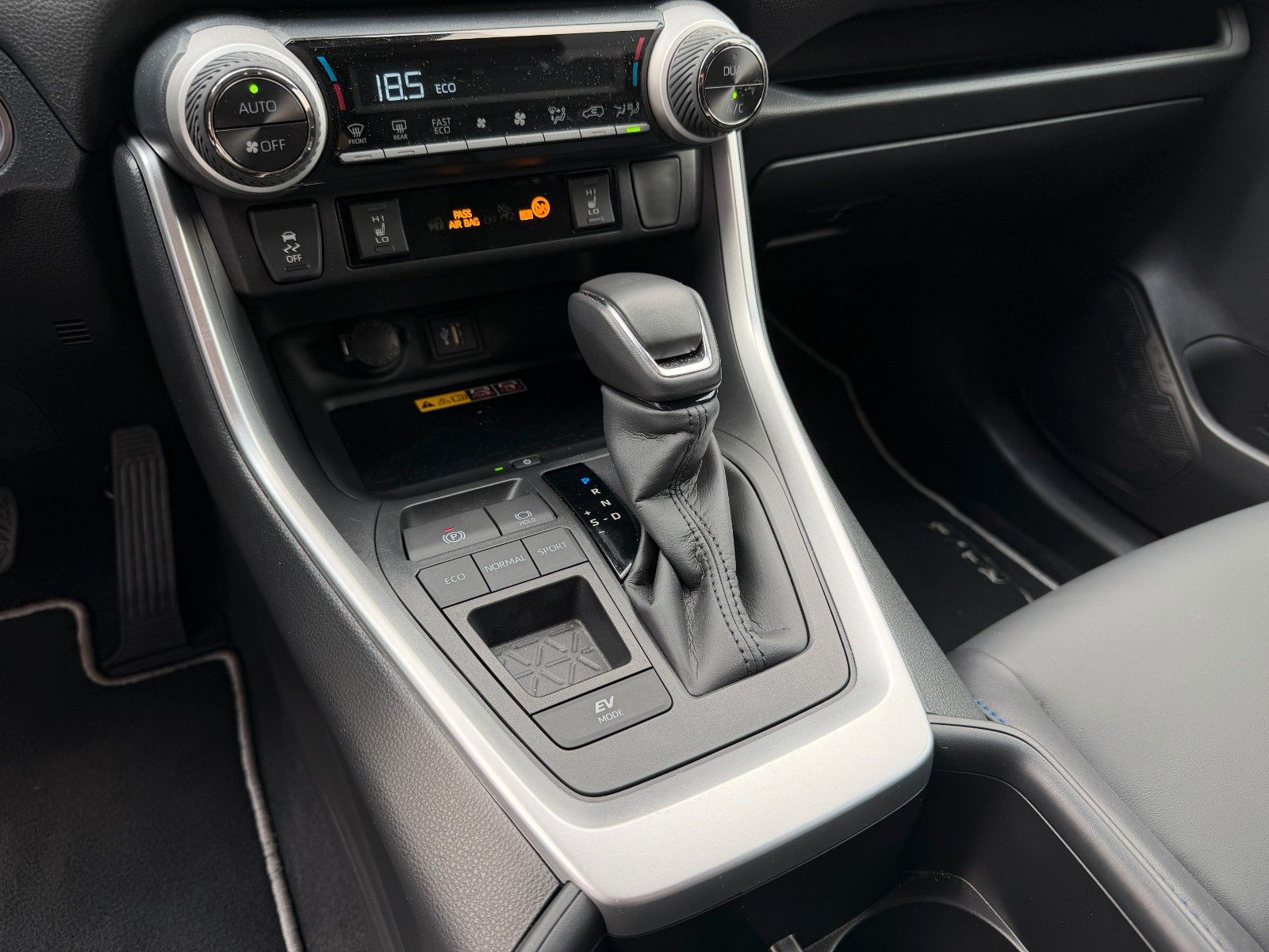 Toyota RAV 4 2.5 Hybrid 4x2 Style VOLL JBL+360°+LEDER